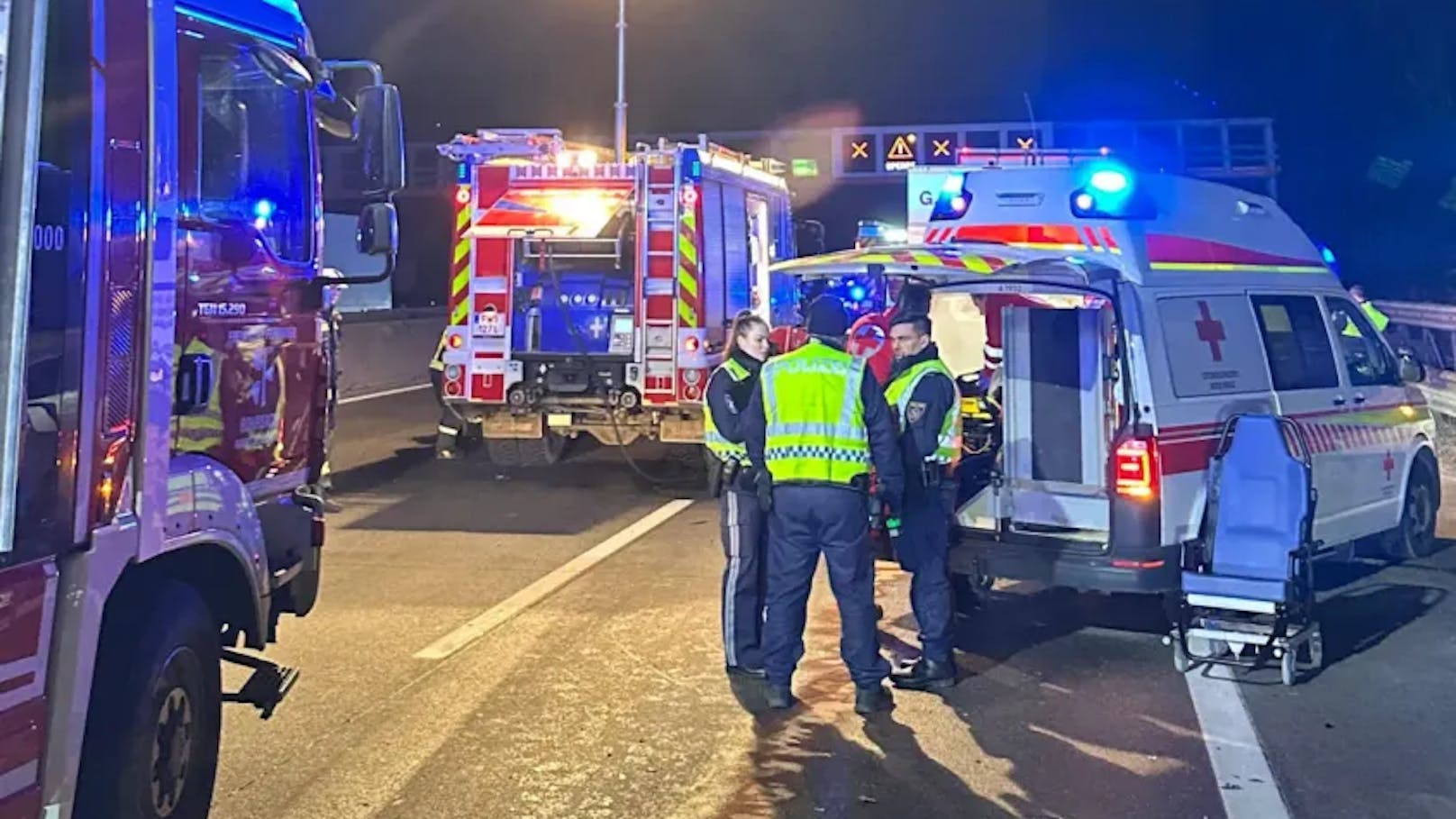 Crash auf der A1 – mehrere Fahrstreifen gesperrt