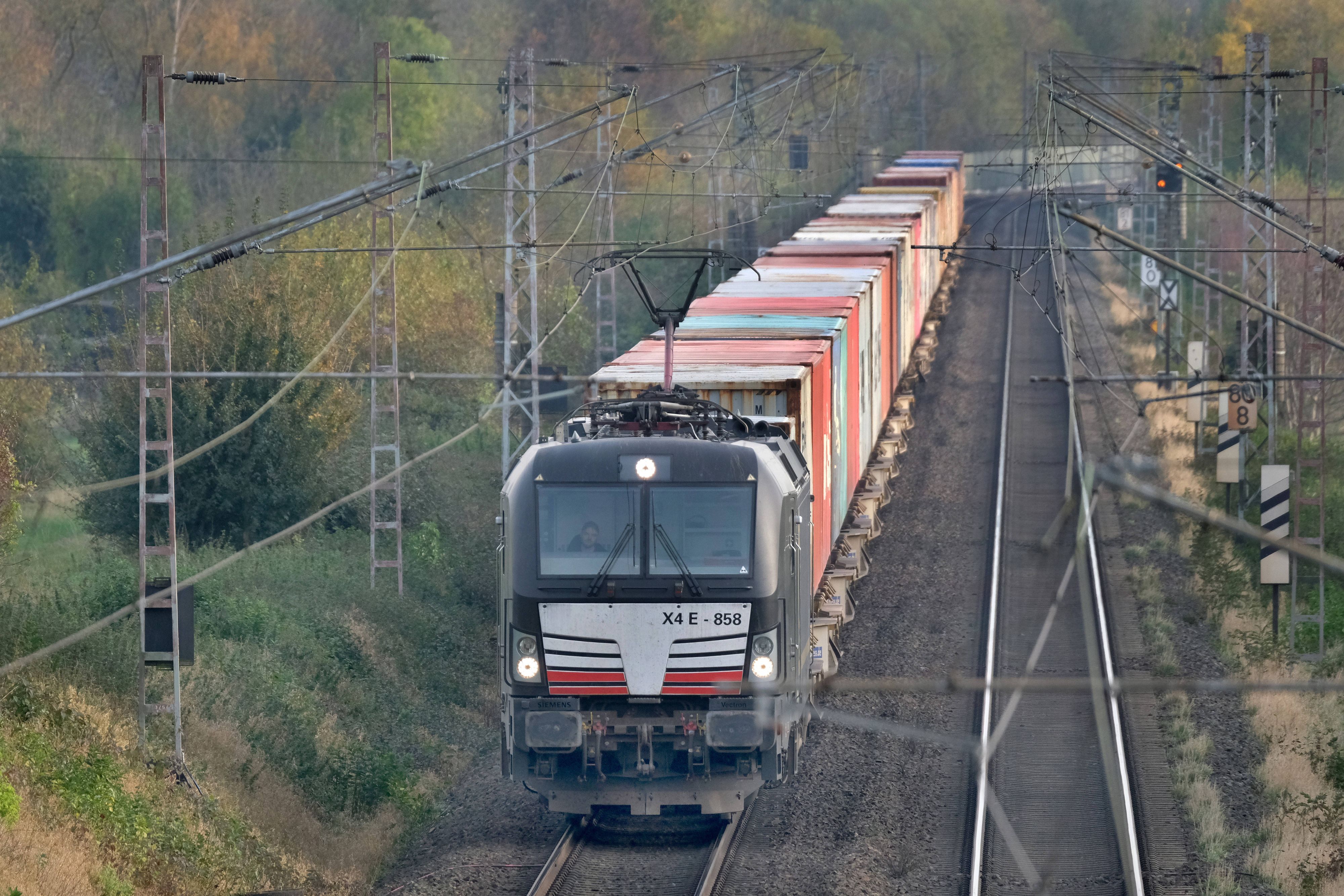 Auf dieser Strecke fuhr ein betrunkener Lokführer einen Güterzug von Göttingen nach Rethen. (Symbolbild)