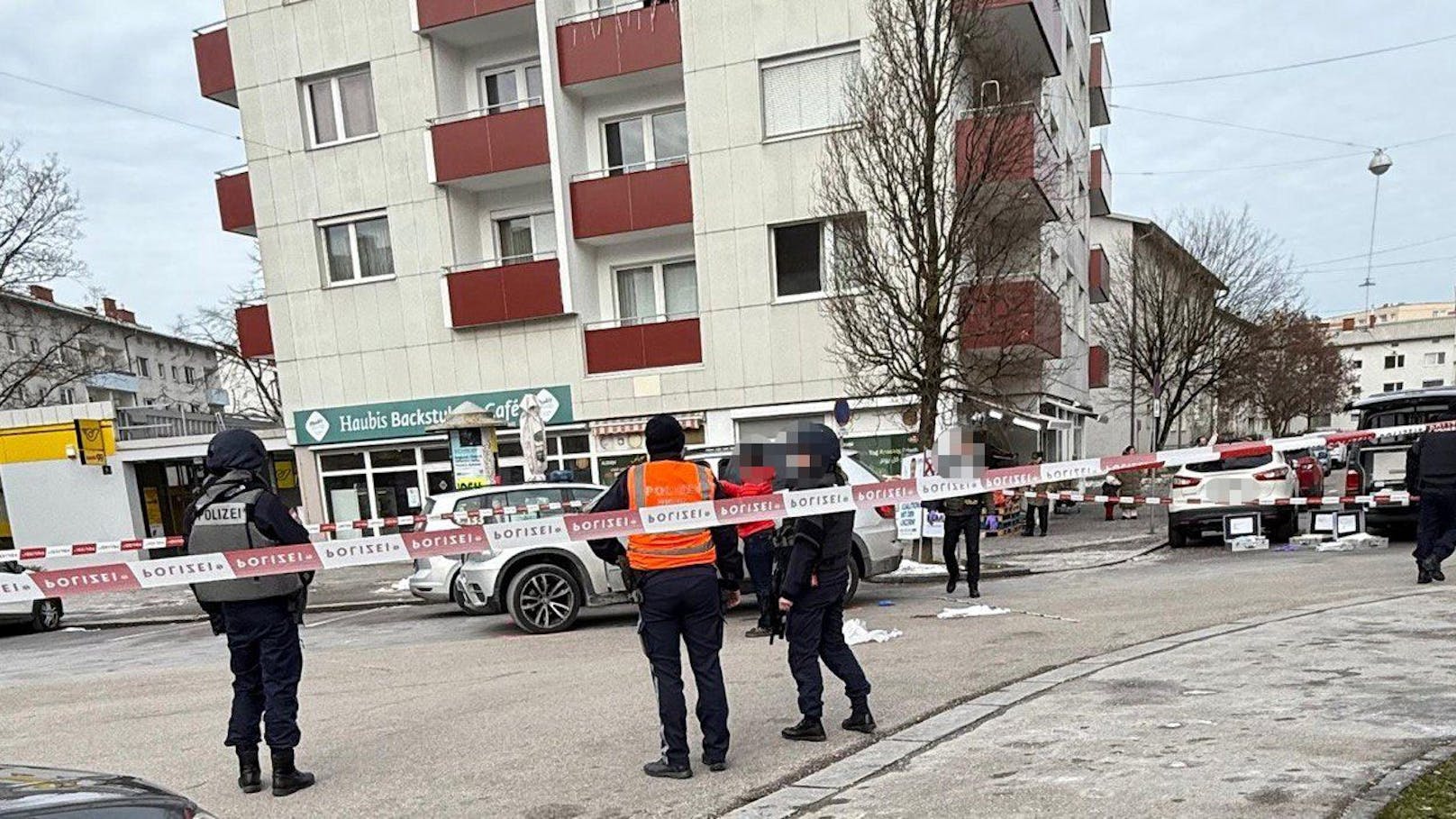 Erst laute Schreie, dann Mann in Auto niedergeschossen