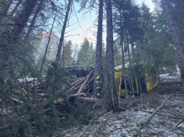 Der Lenker kam mit leichten Verletzungen davon.