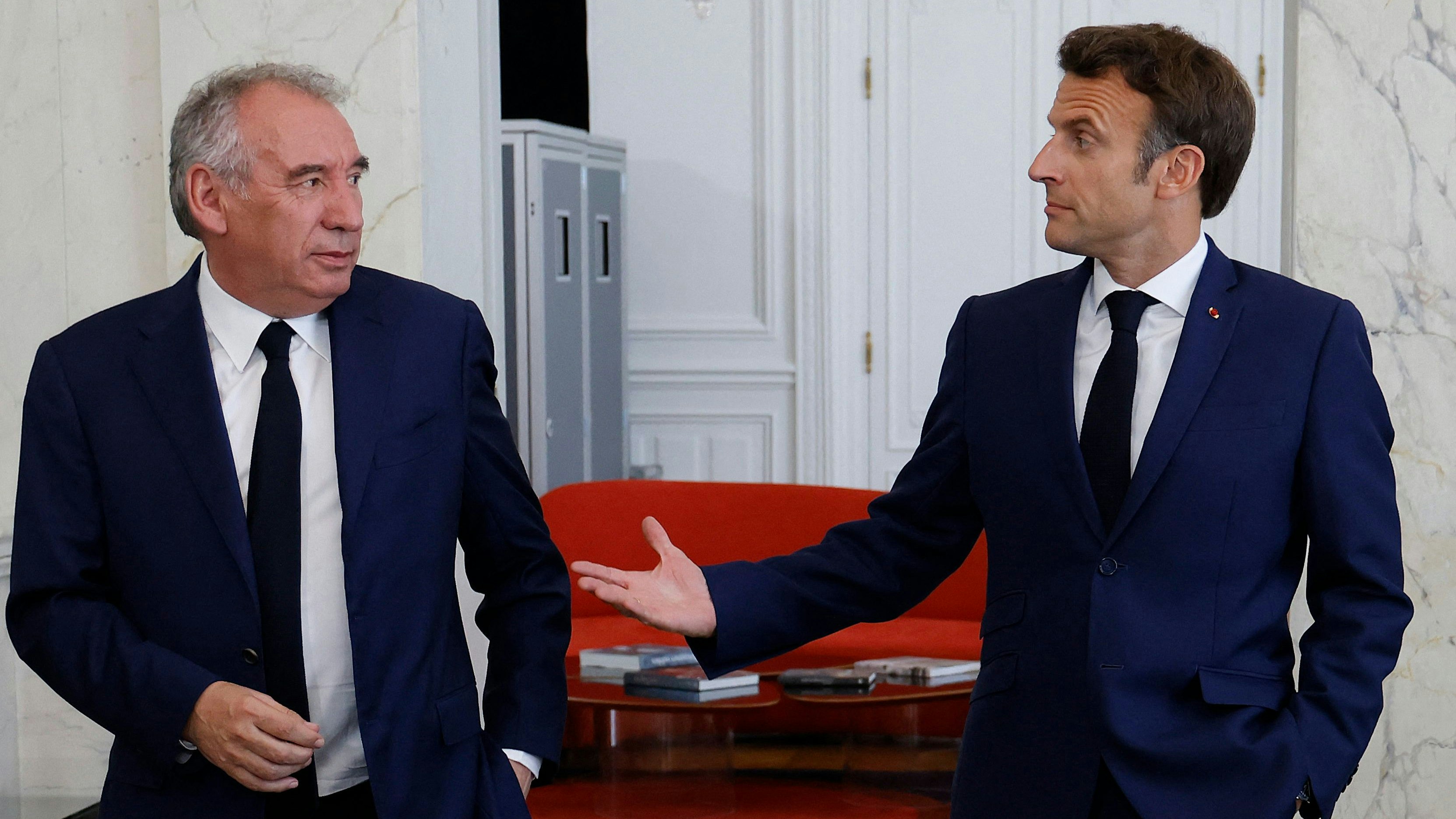 Heute.at - Wird Frankreichs Regierung heute erneut gestürzt?