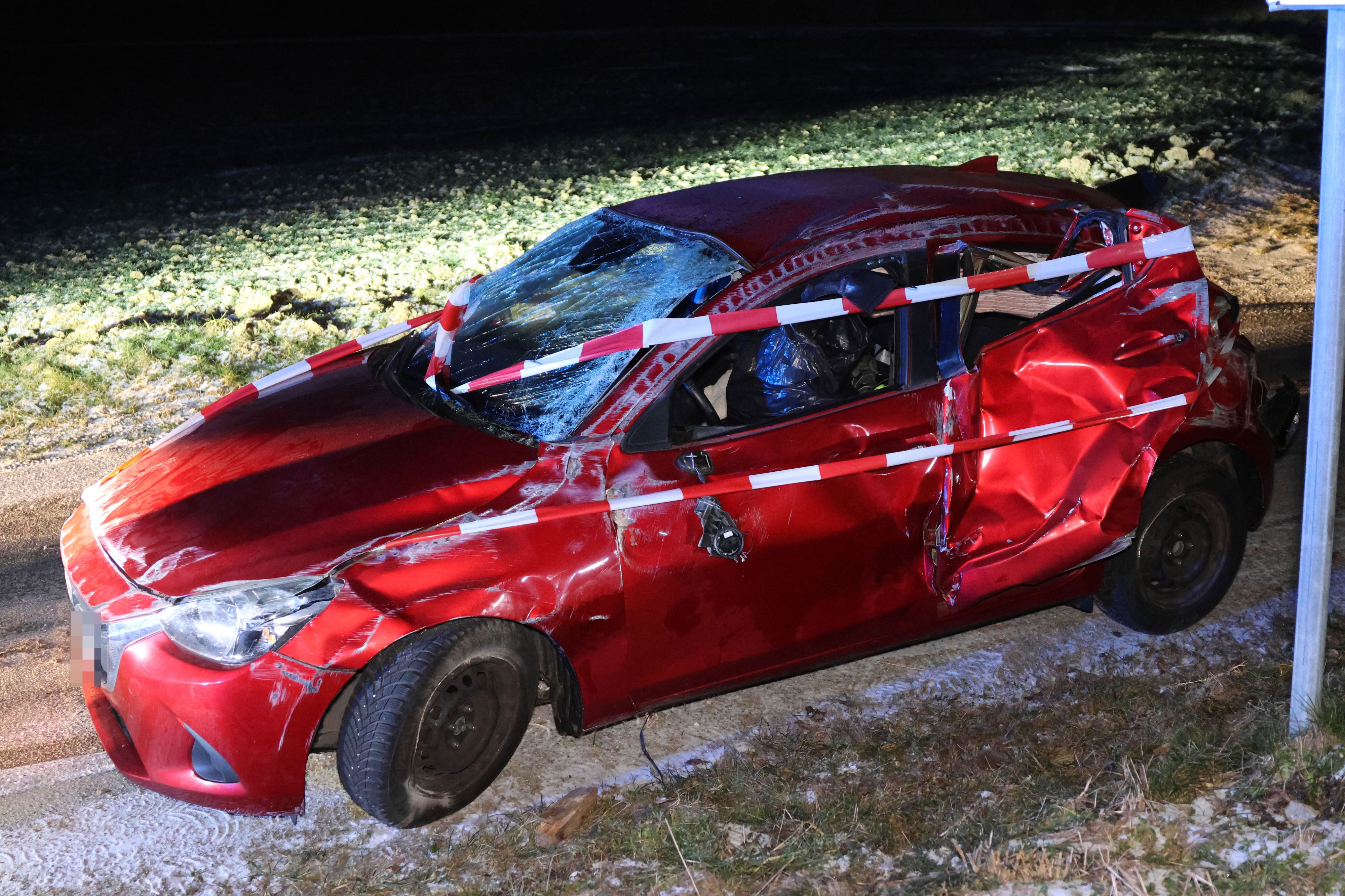 Das Fahrzeug landete nach dem Unfall in der Nachbargemeinde.