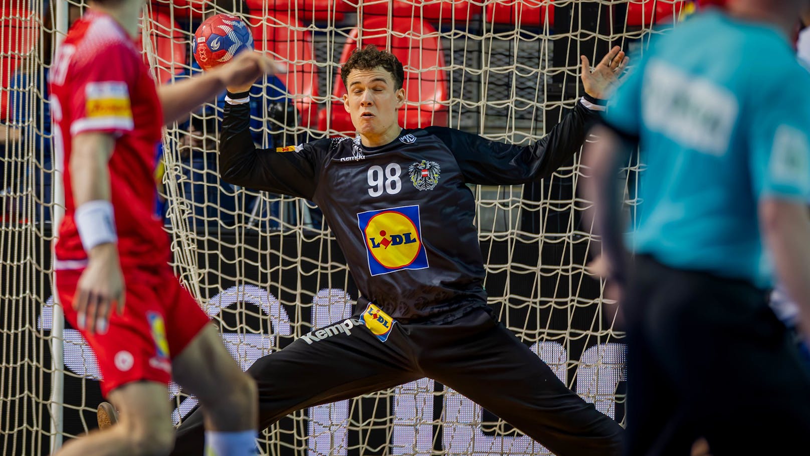 37:26! Österreich startet mit Sieg in die Handball-WM