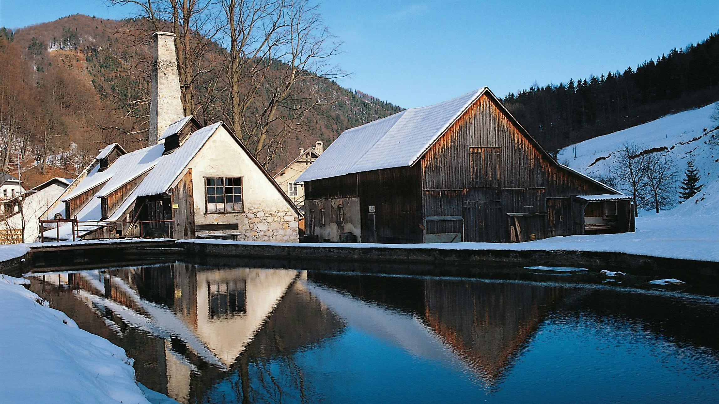Blick auf das alte Hammerwerk "Hammer in der Öd" (auch Grabner-Hammer) in Gaming im Winter. Archivbild