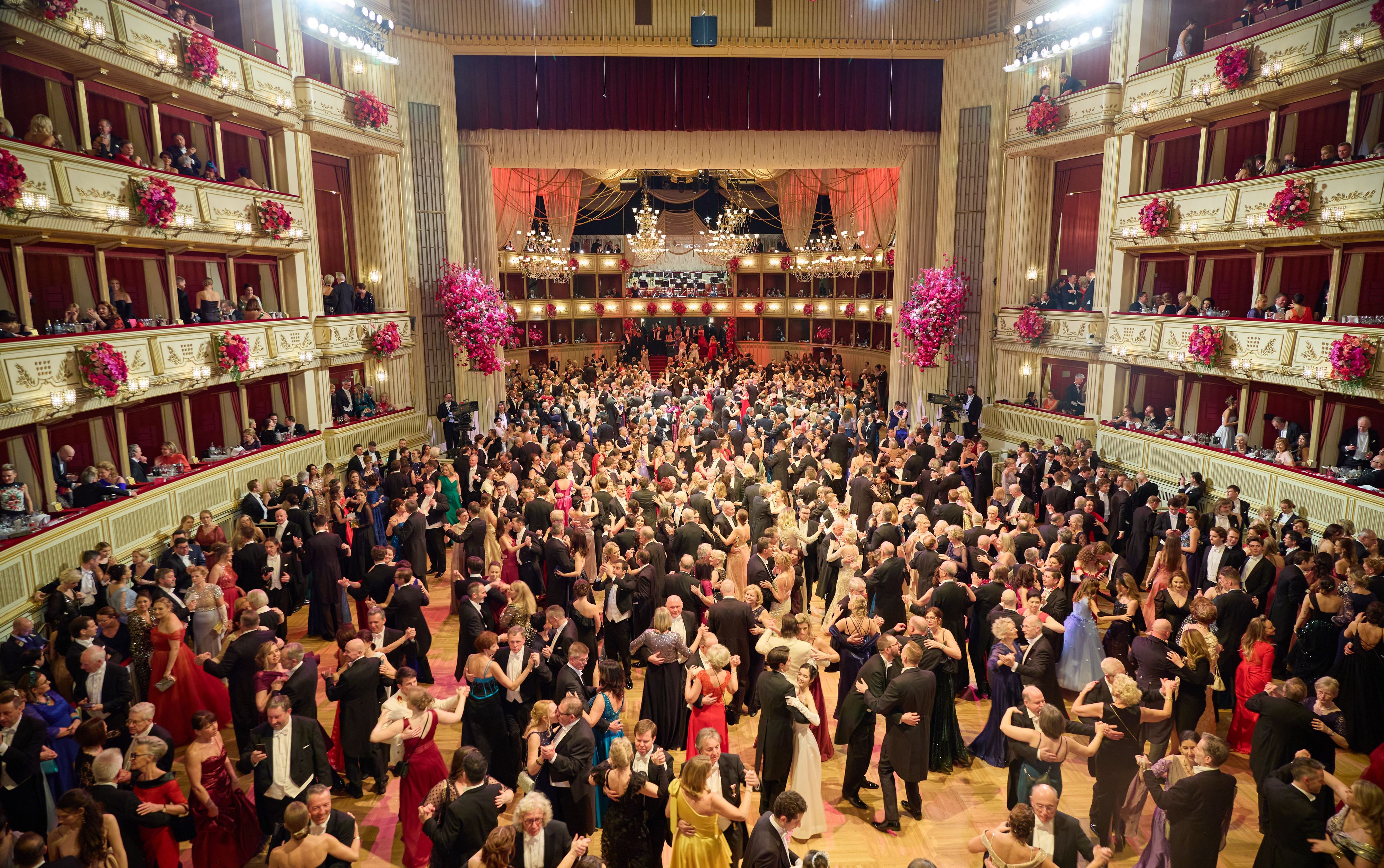 Blick in den großen Saal beim Wiener Opernball 2024. Archivbild