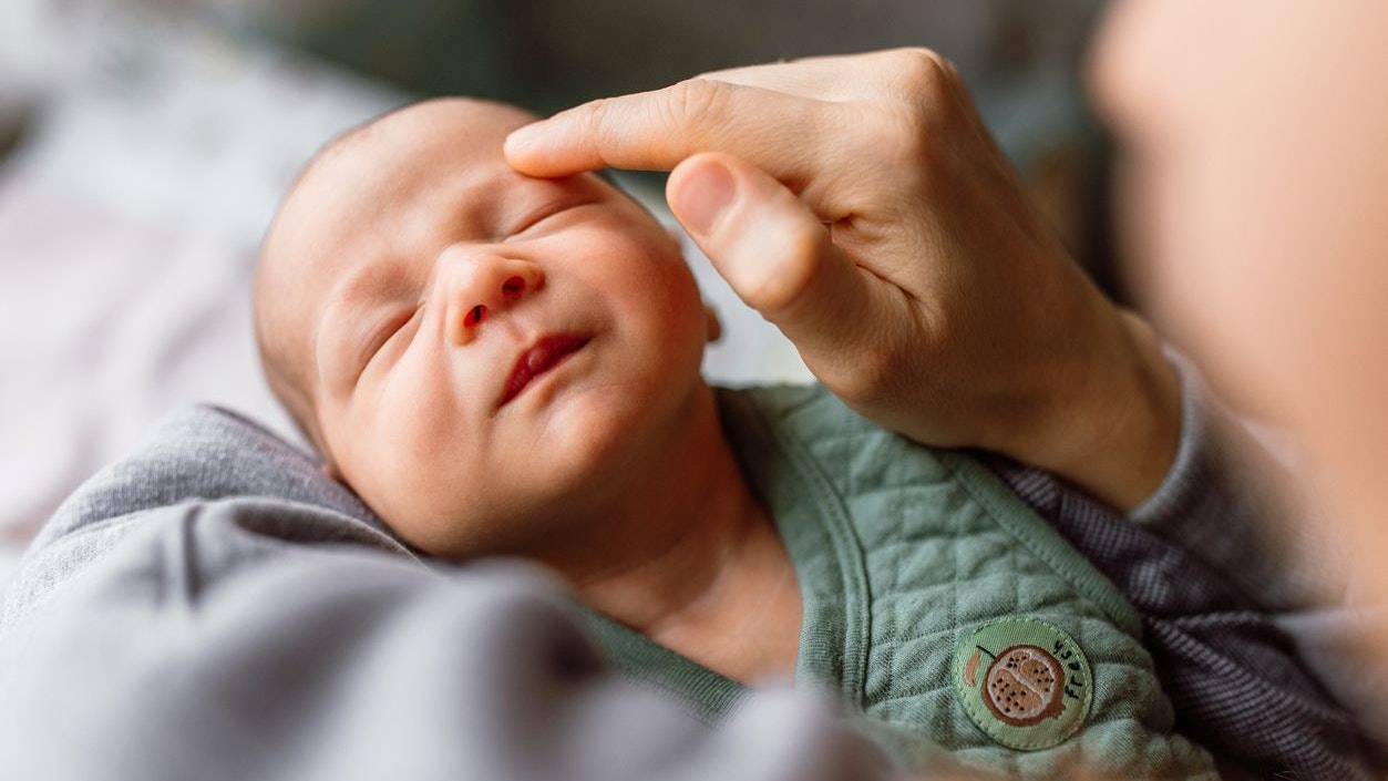 Neue Studie schlägt Alarm: Hilfe, uns gehen die Babys aus