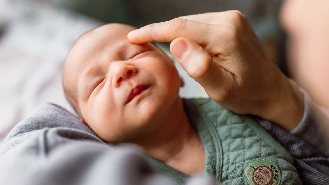 Neue Studie schlägt Alarm: Hilfe, uns gehen die Babys aus