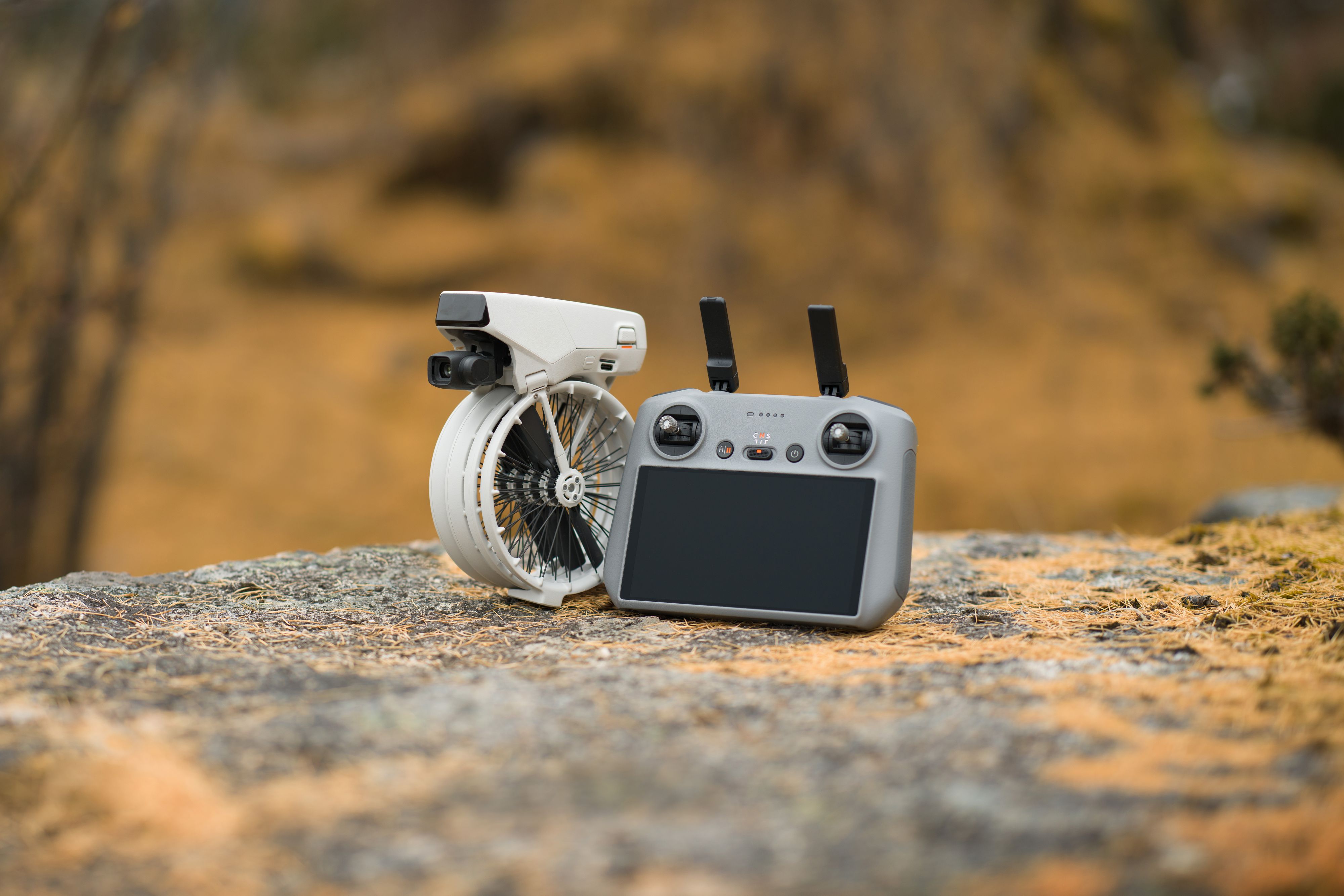 DJI Flip: Der ungewöhnliche Klappmechanismus erinnert etwas an die japanische Papierfaltkunst Origami.