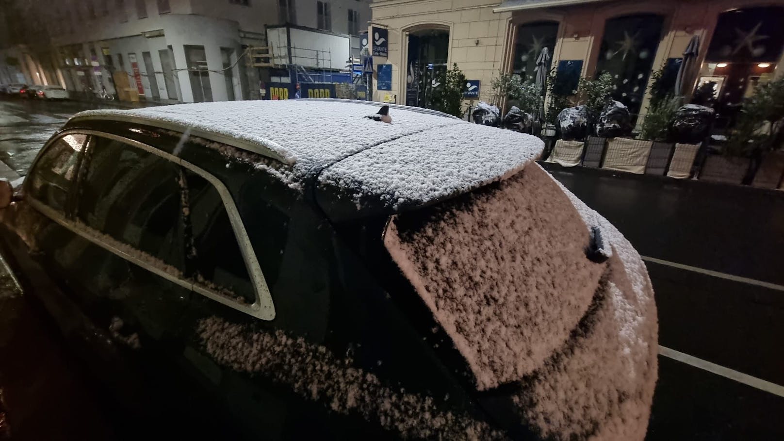 Gleich mehrere Bundesländer dürfen sich am Mittwoch über Schnee freuen – darunter auch die Bundeshauptstadt. "Heute" hat die Schneefotos aus den Bezirken.