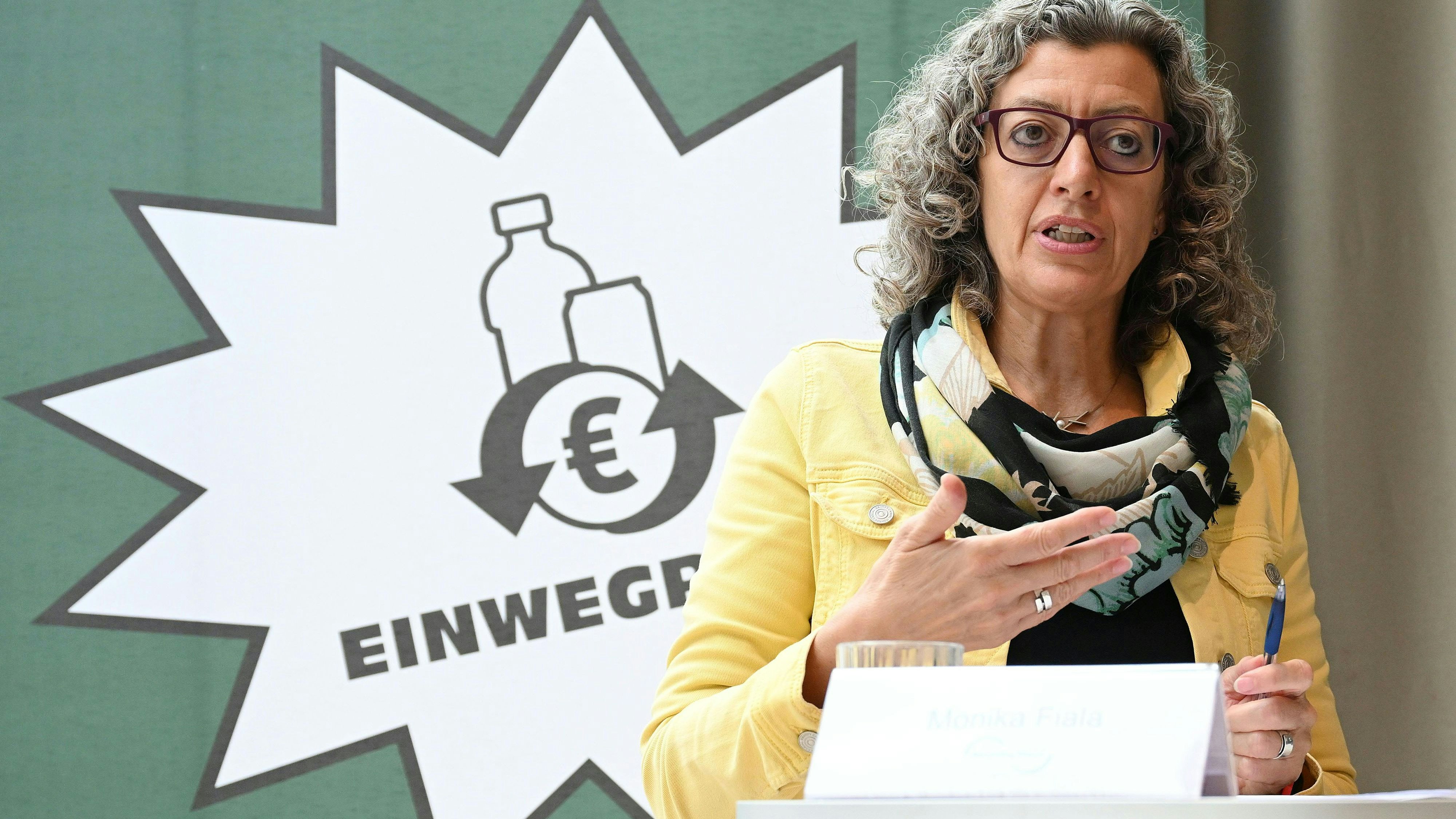 Monika Fiala, Geschäftsführerin von Recycling Pfand Österreich, jenem Unternehmen, dass das neue Einwegpfand-System organisiert und betreibt