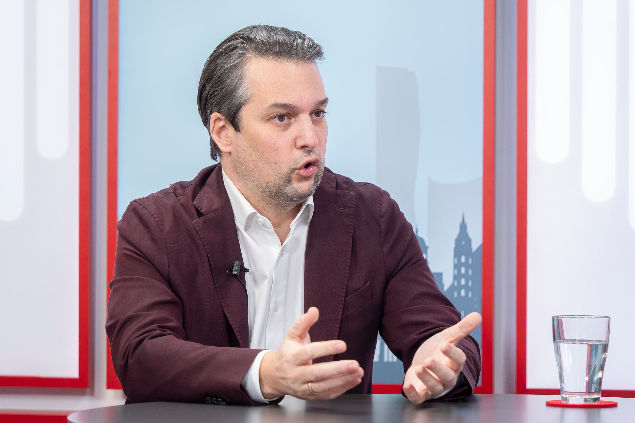 Wiens FPÖ-Chef Dominik Nepp fordert Hitzeschutz für Wiens Schüler.