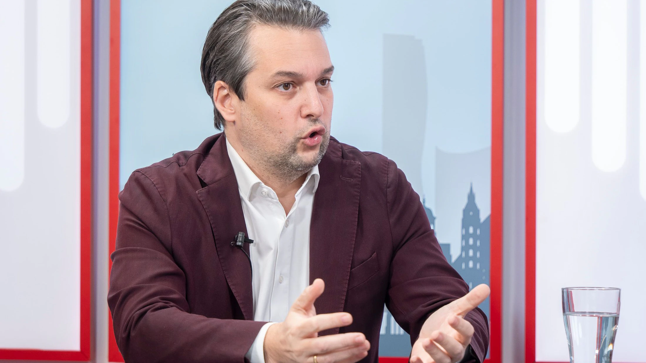 der vorsitzende der fpö wien, dominik nepp, beim studiointerview mit clemens ostric, 20250114 foto: helmut graf/tageszeitung heute