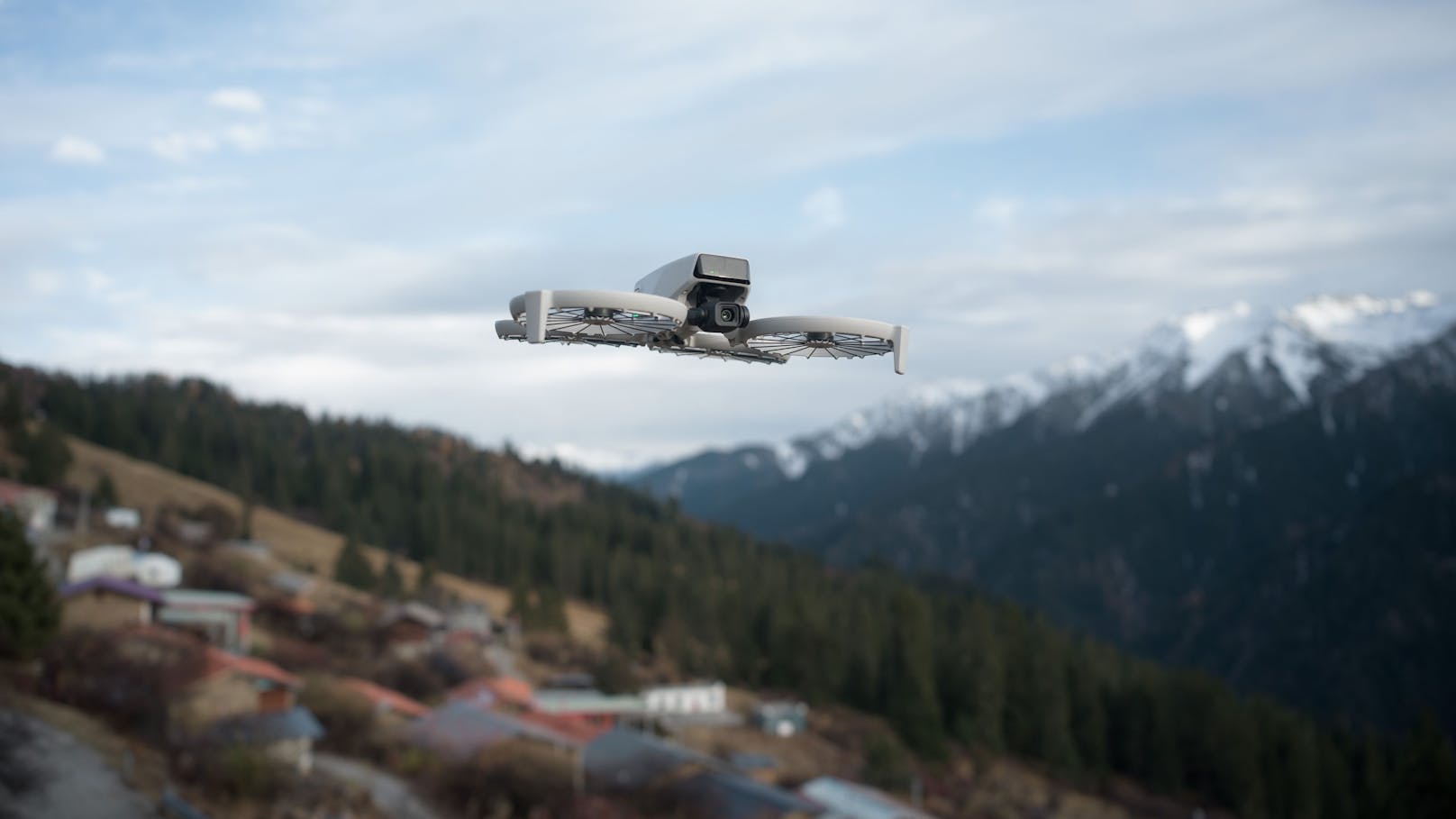 Ungewöhnlicher Falt-Copter: Das ist die neue DJI Flip.