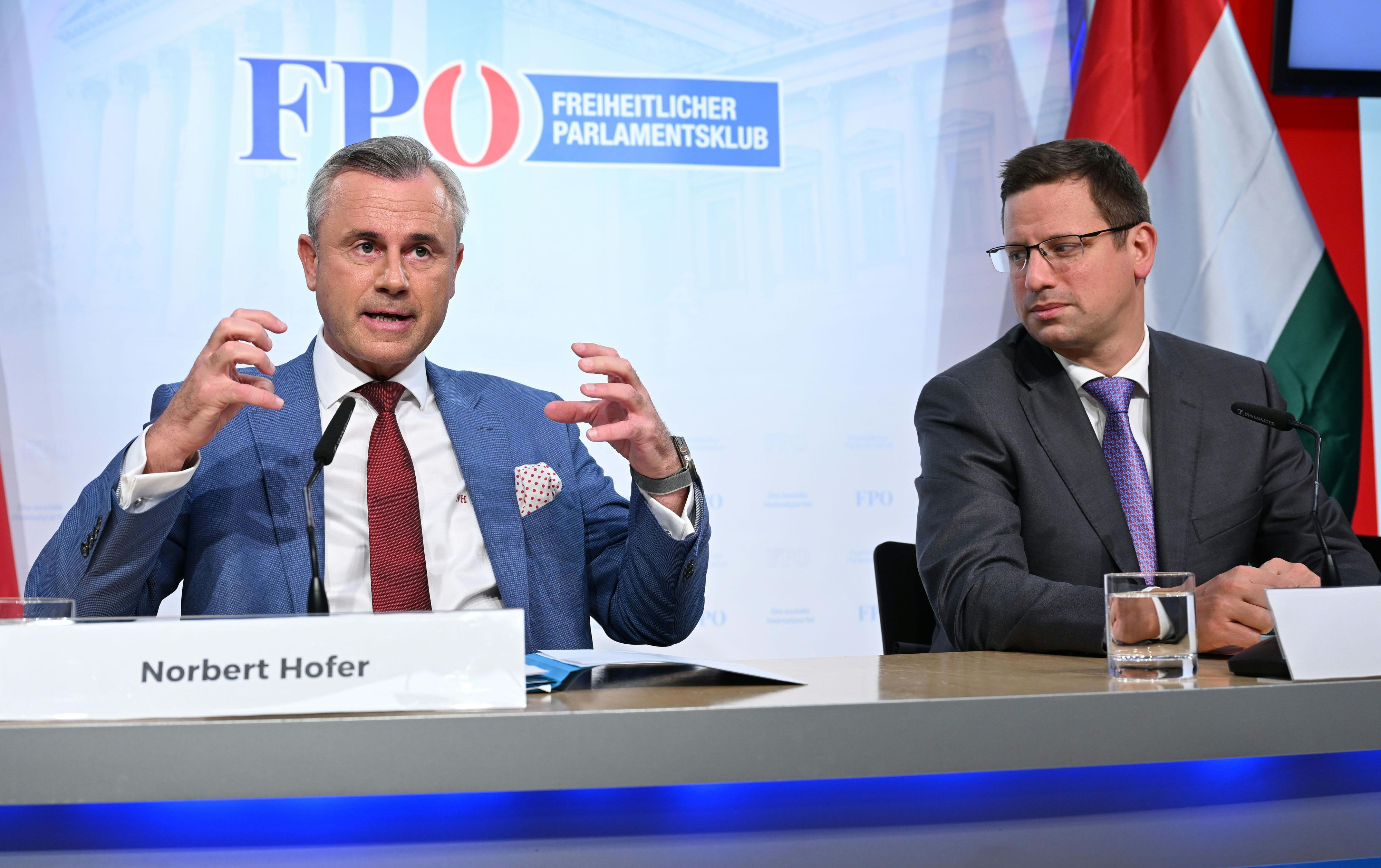 FPÖ-Spitzenkandidat Norbert Hofer und der ungarische Kanzleiminister Gergely Gulyás bei der Pressekonferenz in Wien.