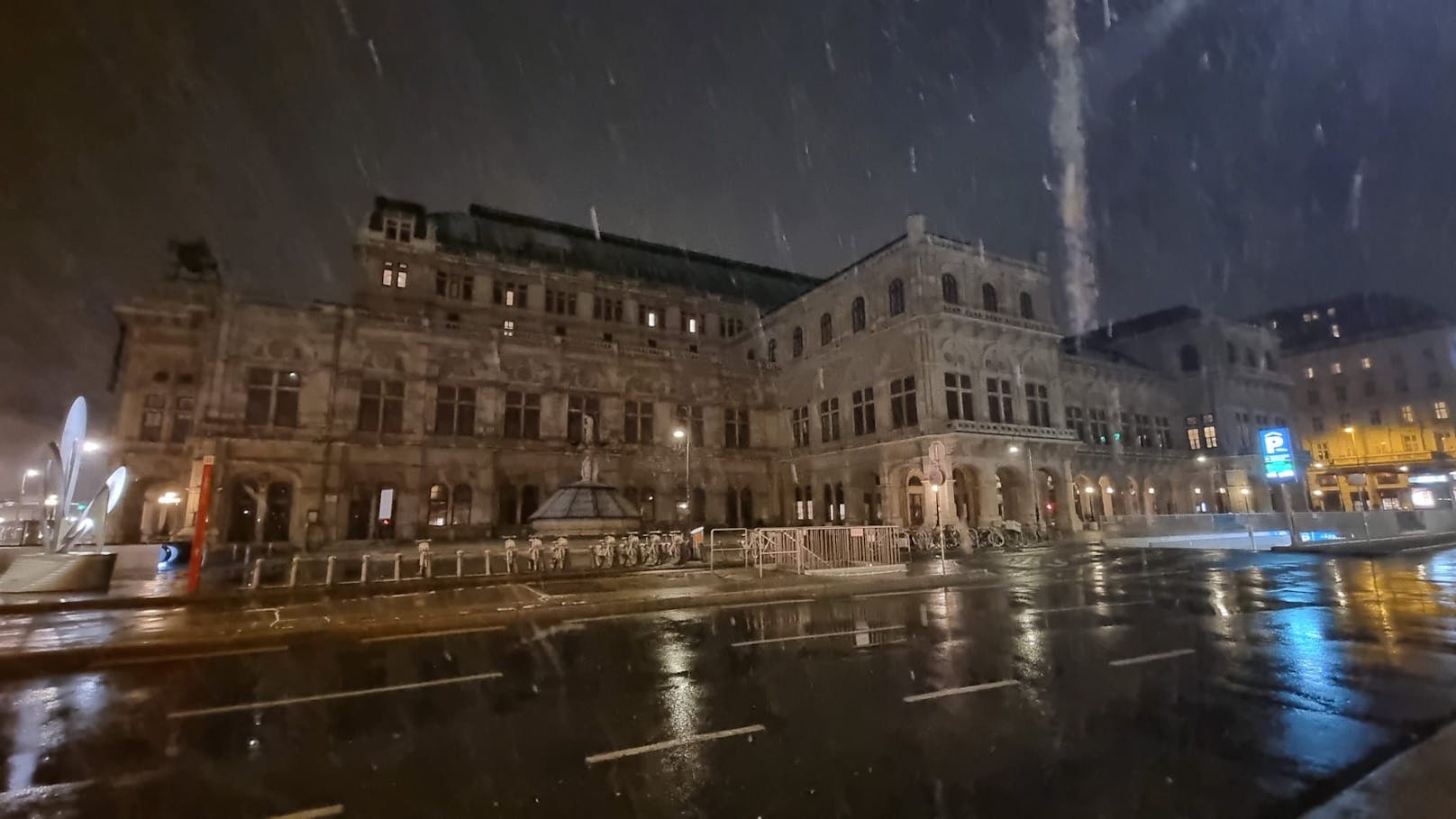 Gleich mehrere Bundesländer dürfen sich am Mittwoch über Schnee freuen – darunter auch die Bundeshauptstadt. "Heute" hat die Schneefotos aus den Bezirken.