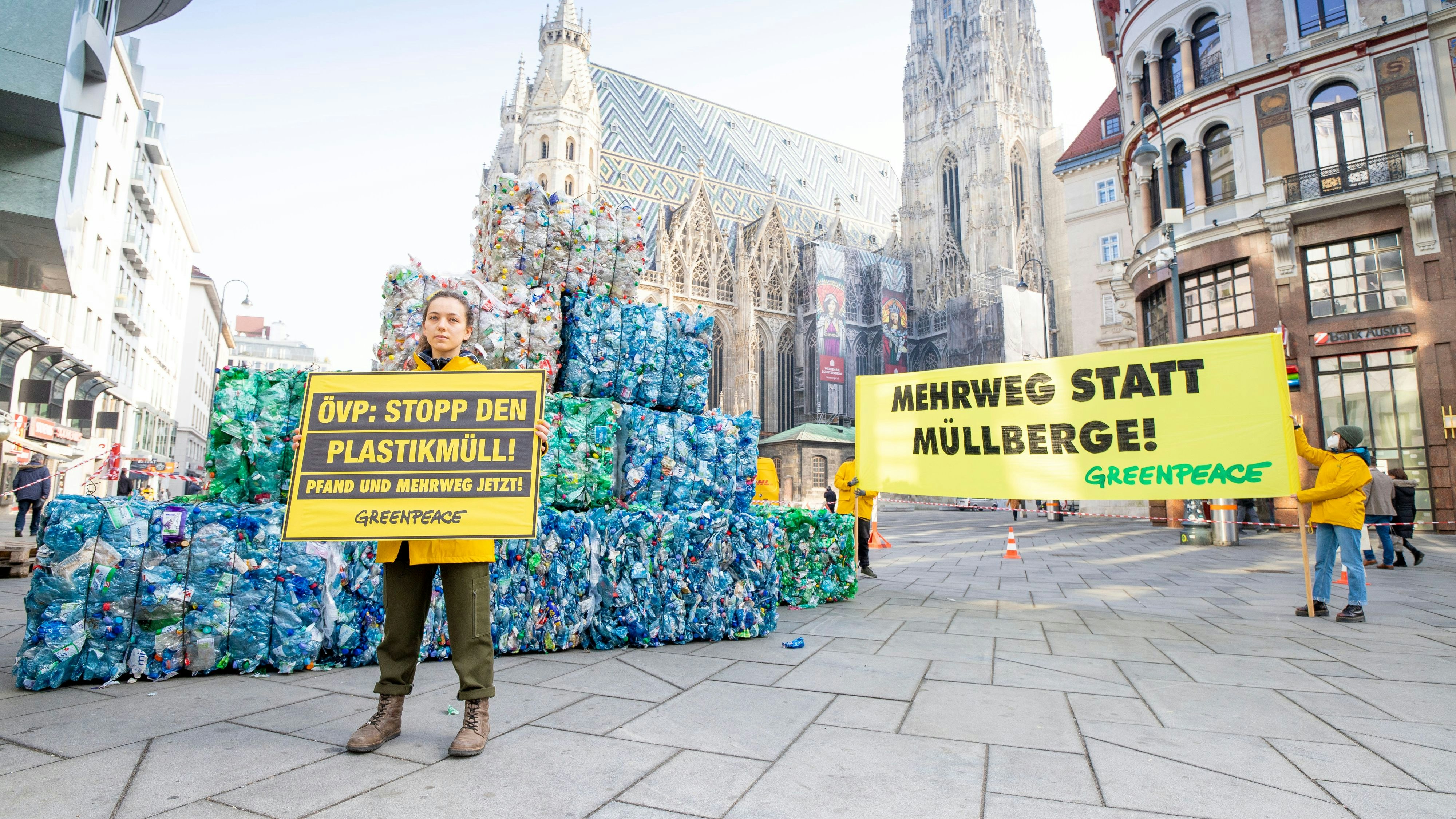 Umweltschutzorganisationen haben seit vielen Jahren auf die Notwendigkeit eines Einwegpfands hingewiesen. Seit 1. Jänner 2025 ist Einwegpfandsystem Realität