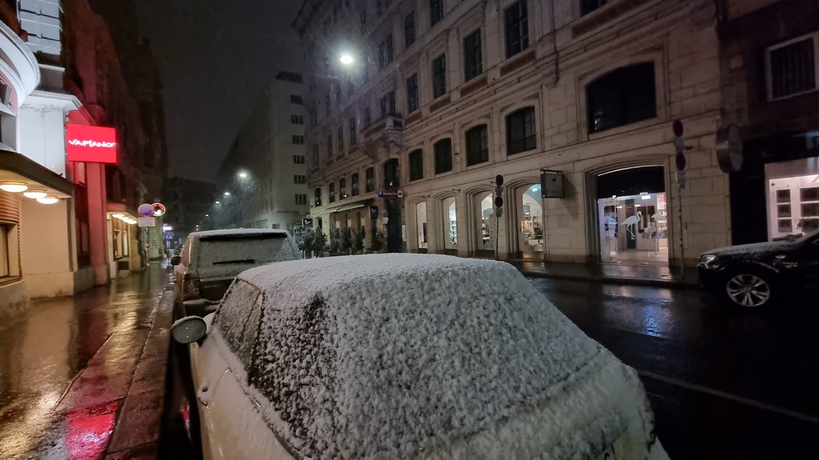 Gleich mehrere Bundesländer dürfen sich am Mittwoch über Schnee freuen – darunter auch die Bundeshauptstadt. "Heute" hat die Schneefotos aus den Bezirken.