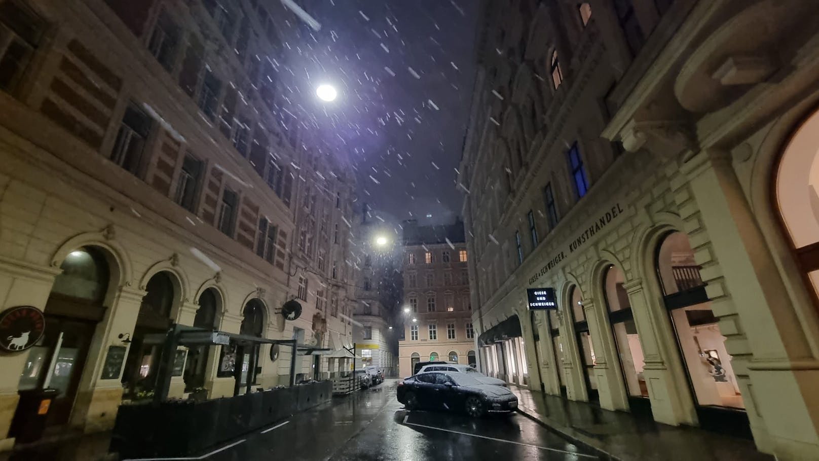 Gleich mehrere Bundesländer dürfen sich am Mittwoch über Schnee freuen – darunter auch die Bundeshauptstadt. "Heute" hat die Schneefotos aus den Bezirken.