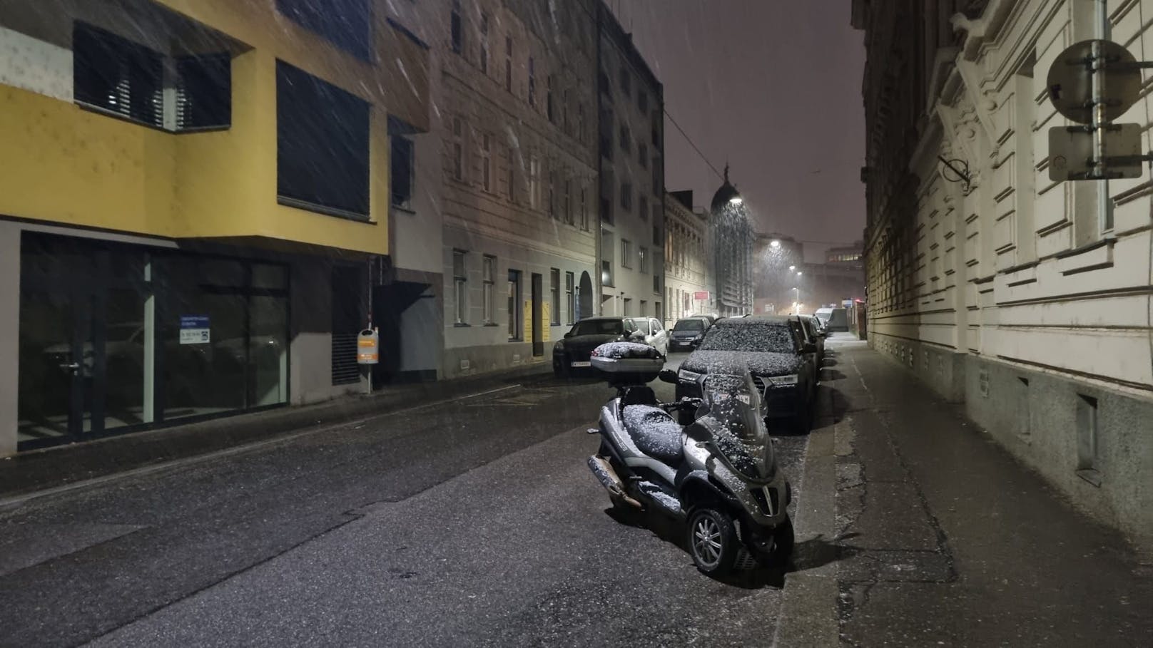 Gleich mehrere Bundesländer dürfen sich am Mittwoch über Schnee freuen – darunter auch die Bundeshauptstadt. "Heute" hat die Schneefotos aus den Bezirken.