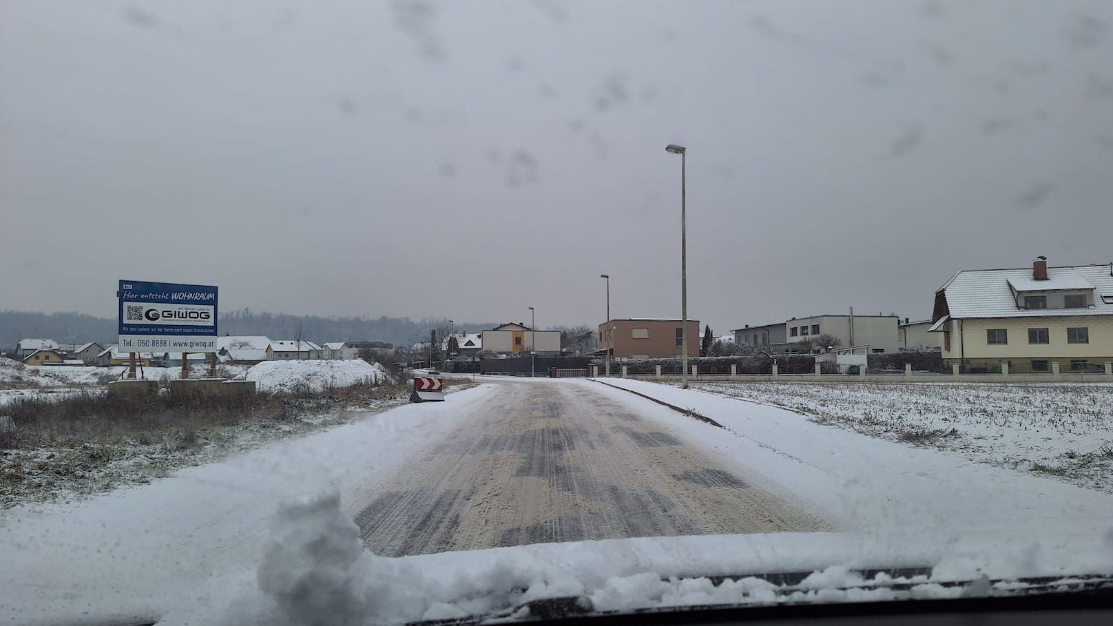 Im Linzer Süden waren viele Straßen in der Füh noch nicht geräumt.