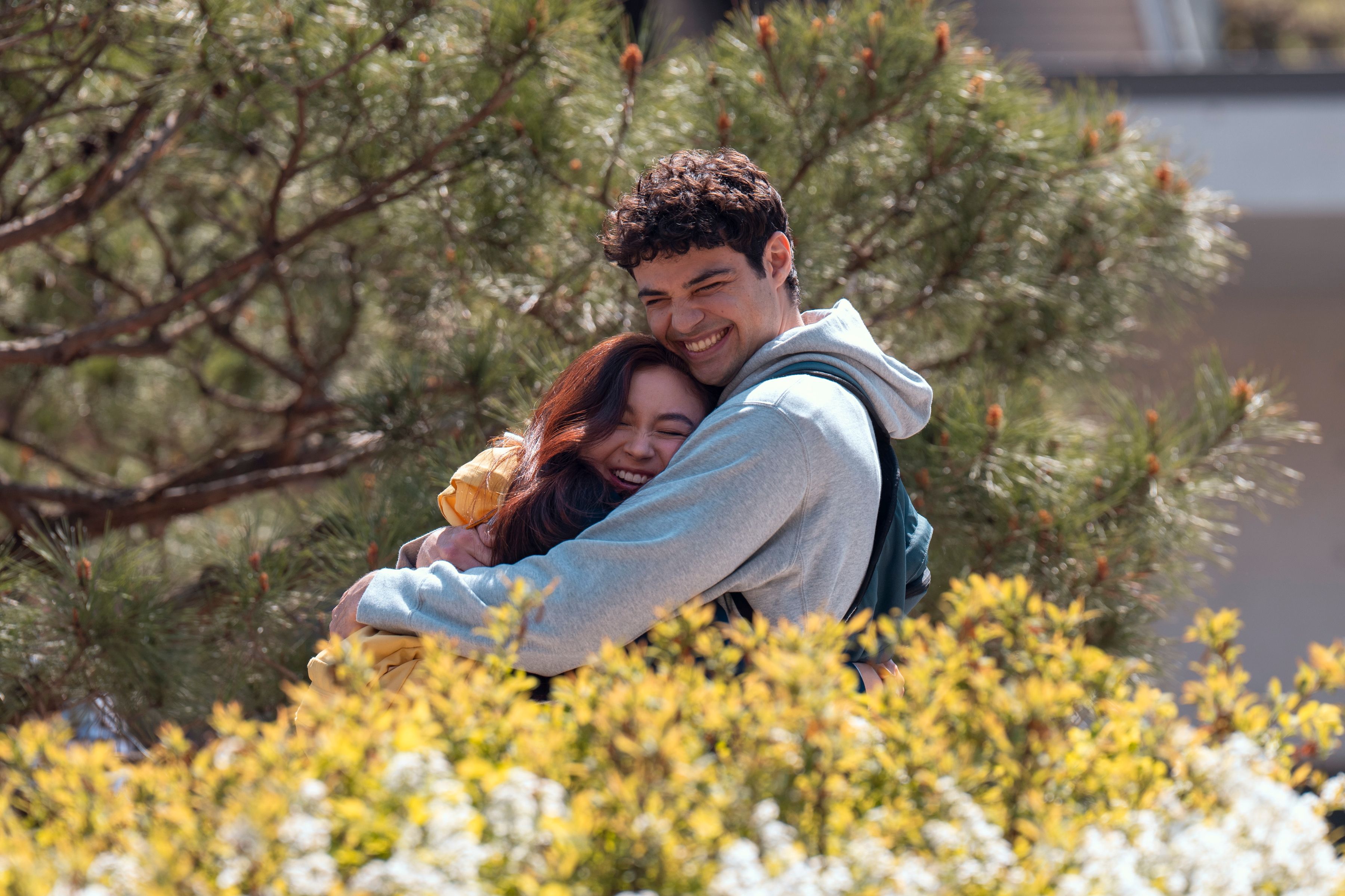 (v.l.) Kitty (Anna Cathcart) und Peter Kavinsky (Noah Centineo).