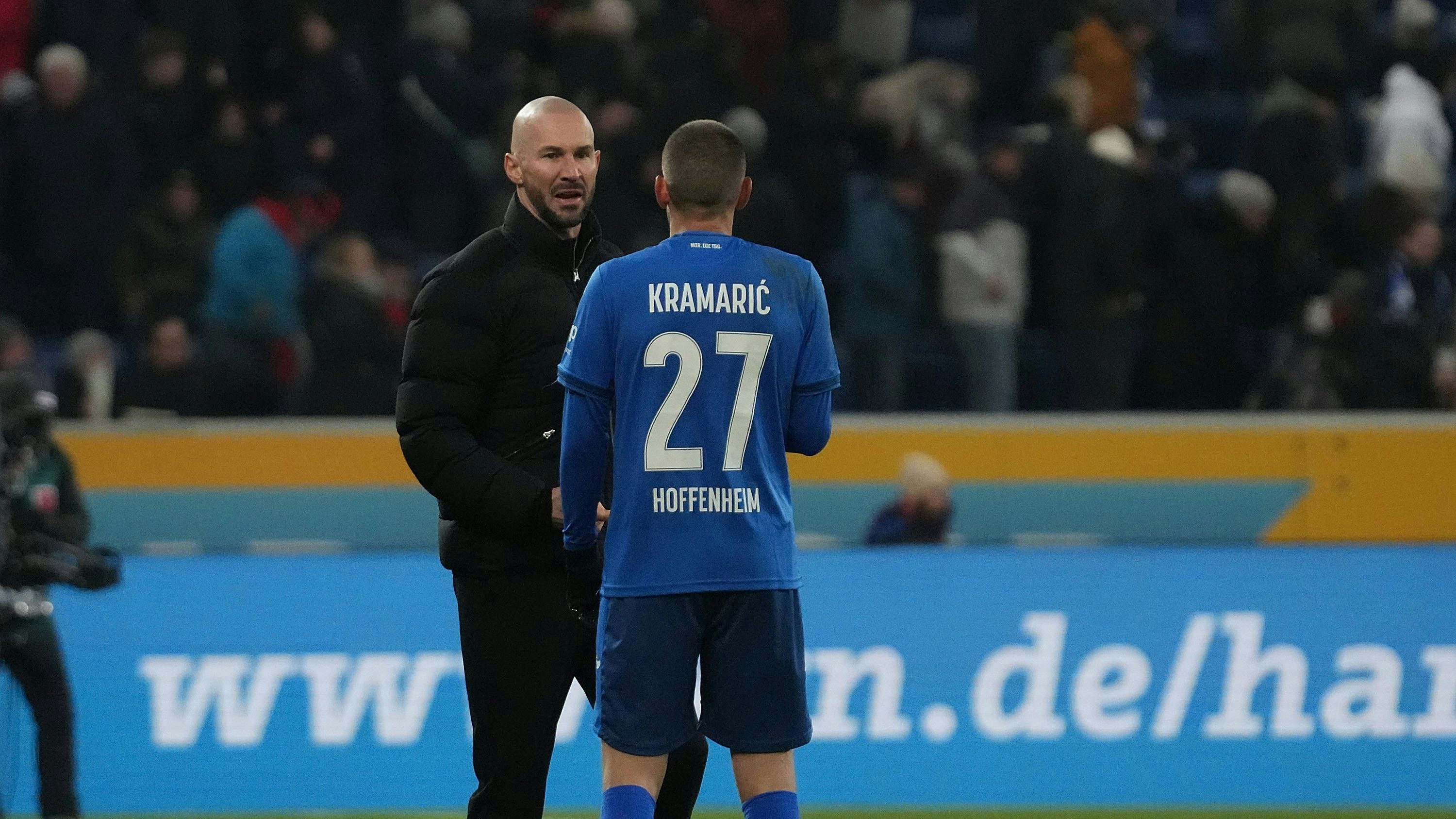 GER, 1.FBL, TSG Hoffenheim vs VfL Wolfsburg / 11.01.2025, PreZero Arena, Sinsheim, GER, 1.FBL, TSG Hoffenheim vs VfL Wolfsburg , DFL regulations prohibit any use of photographs as image sequences and/or quasi-video. im Bild Trainer Christian Ilzer Hoffenheim und Andrej Kramaric Hoffenheim nach Spielende. *** GER, 1 FBL, TSG Hoffenheim vs VfL Wolfsburg 11 01 2025, PreZero Arena, Sinsheim, GER, 1 FBL, TSG Hoffenheim vs VfL Wolfsburg , DFL regulations prohibit any use of photographs as image sequences and or quasi video in the picture Coach Christian Ilzer Hoffenheim and Andrej Kramaric Hoffenheim after the end of the match nordphotoxGmbHx/xBratic nph00250