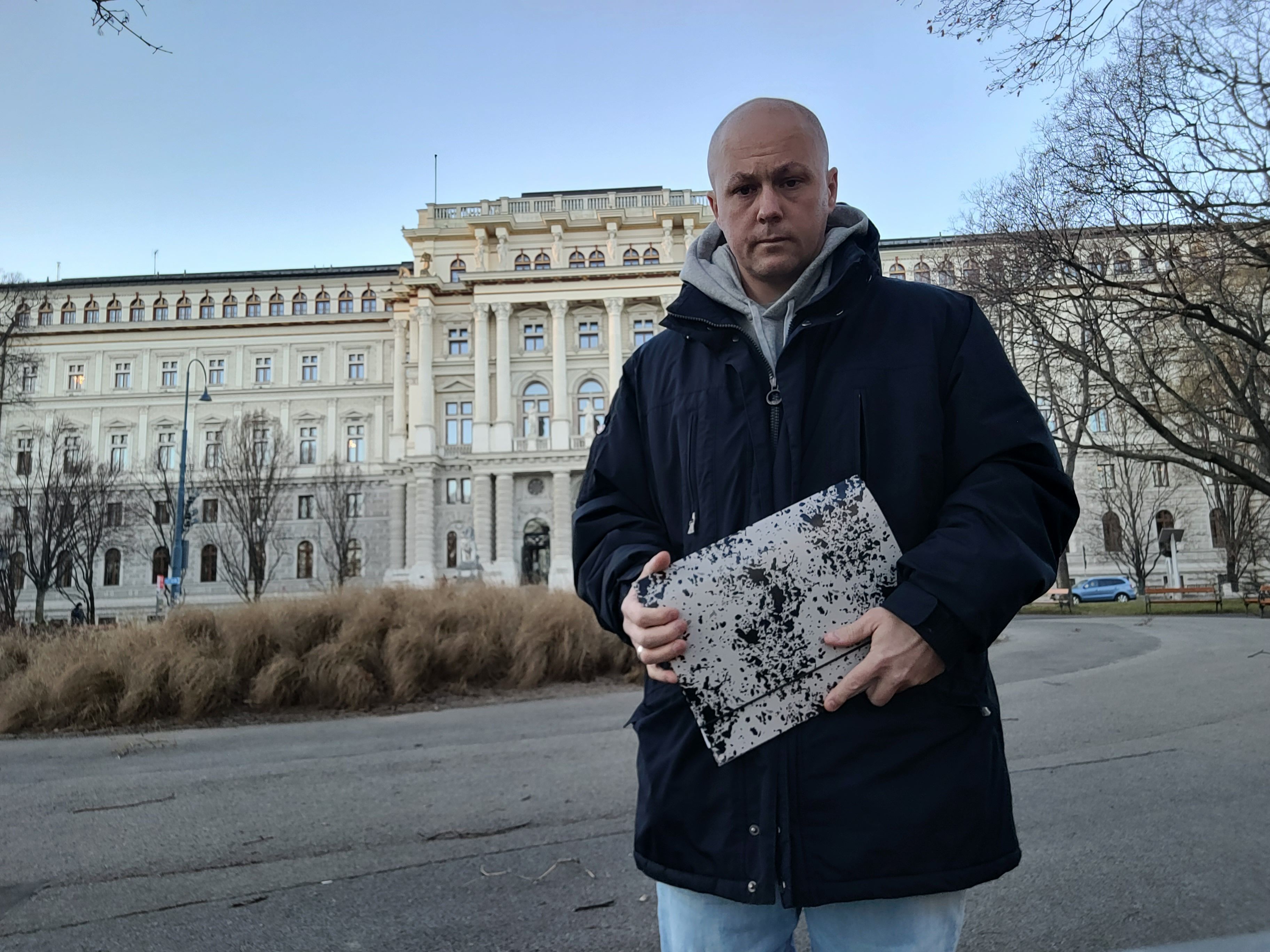 Michael Z. (36) klagte die Parkplatz-Abzocker und bekommt jetzt 450 Euro.