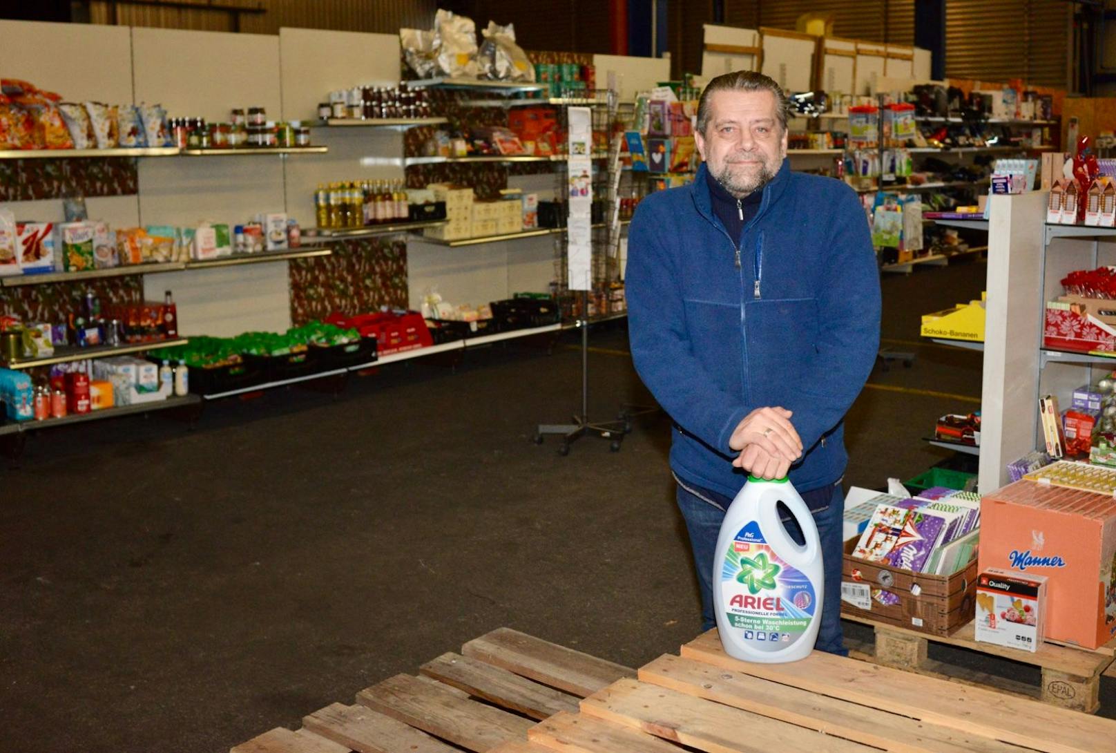 Franz Lechner betreibt mit Ehrenamtlichen den größten Sozialmarkt in Niederösterreich.