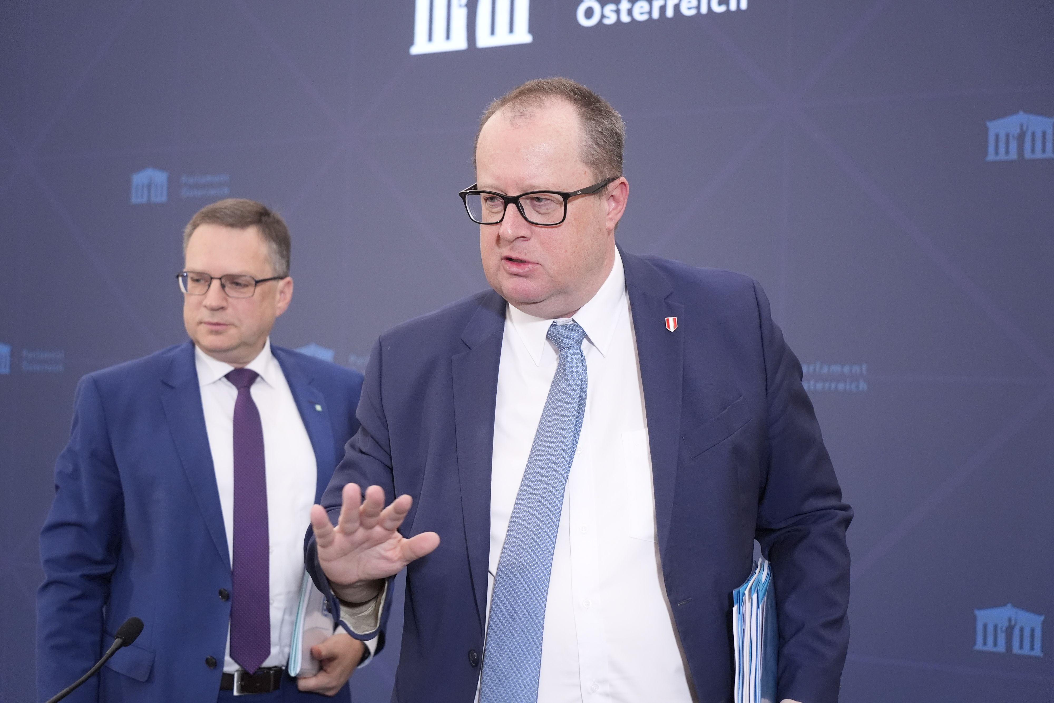ÖVP-Klubchef August Wöginger und FPÖ-Budgetsprecher Hubert Fuchs am Donnerstag bei ihrer Pressekonferenz.