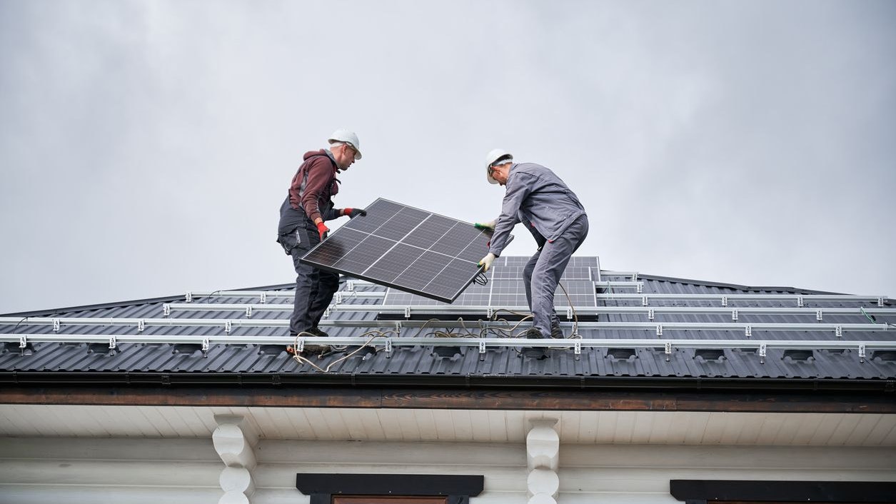 Heute.at - Stürmische Zeit für PV-Riesen – 33 Jobs wackeln jetzt