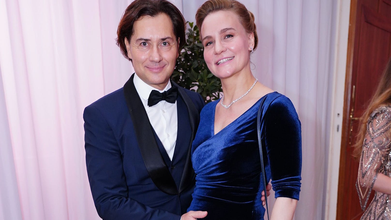 Star-Boxerin und EX-"Dancing Star" Nicole Wesner mit ihrem Leonardo Cappadone im vollen Babyglück beim Zuckerbäckerball.