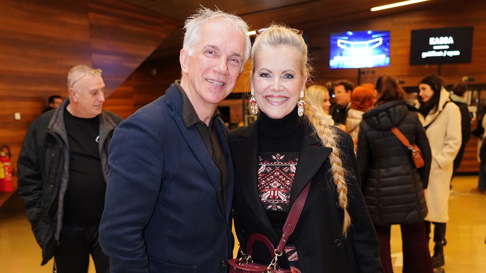 Evelyn Rillé mit Freund Johannes Ifkovitz zu Gast bei "Holiday on Ice".