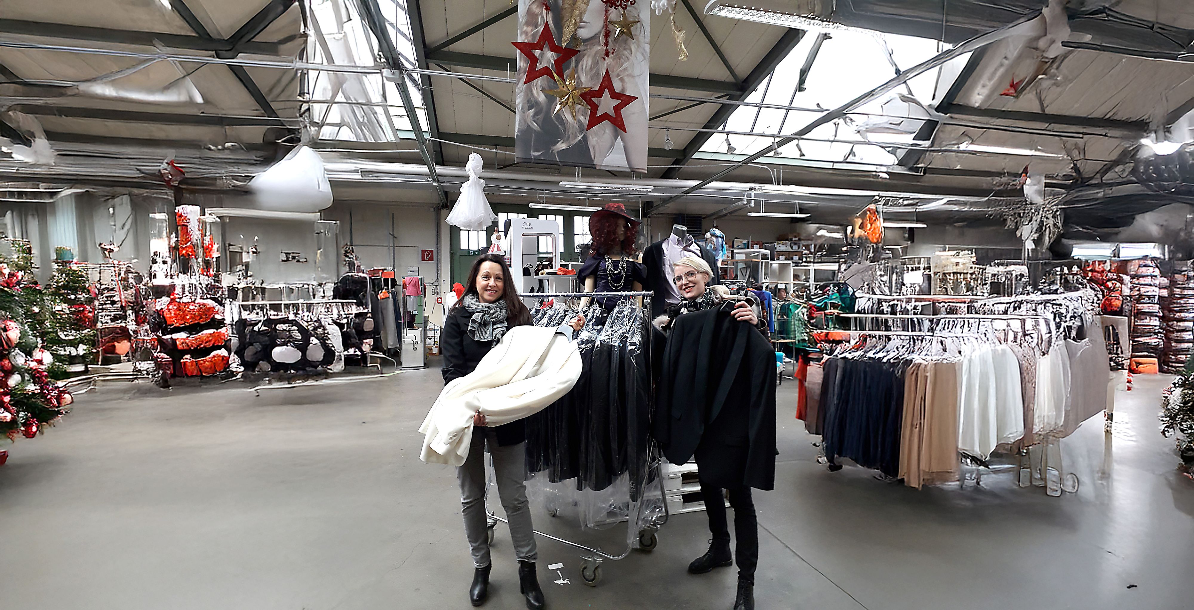 Caritas und Teller geben alten Smokings eine zweite Chance.