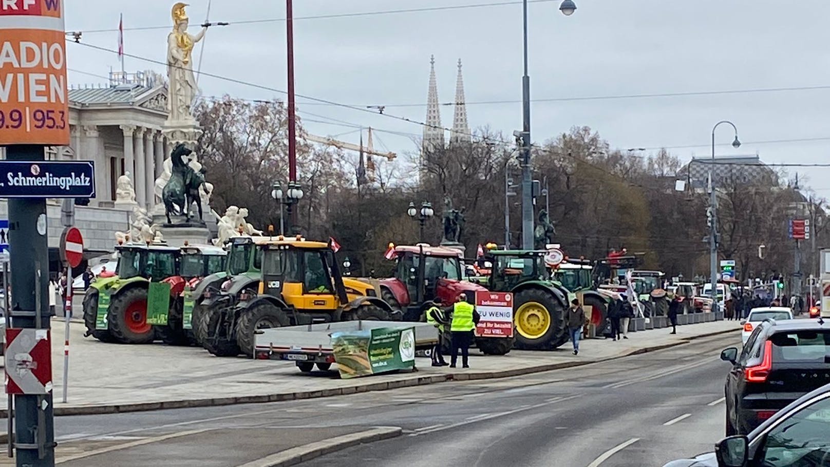 Bauern blockieren Wiener City mit ihren Traktoren