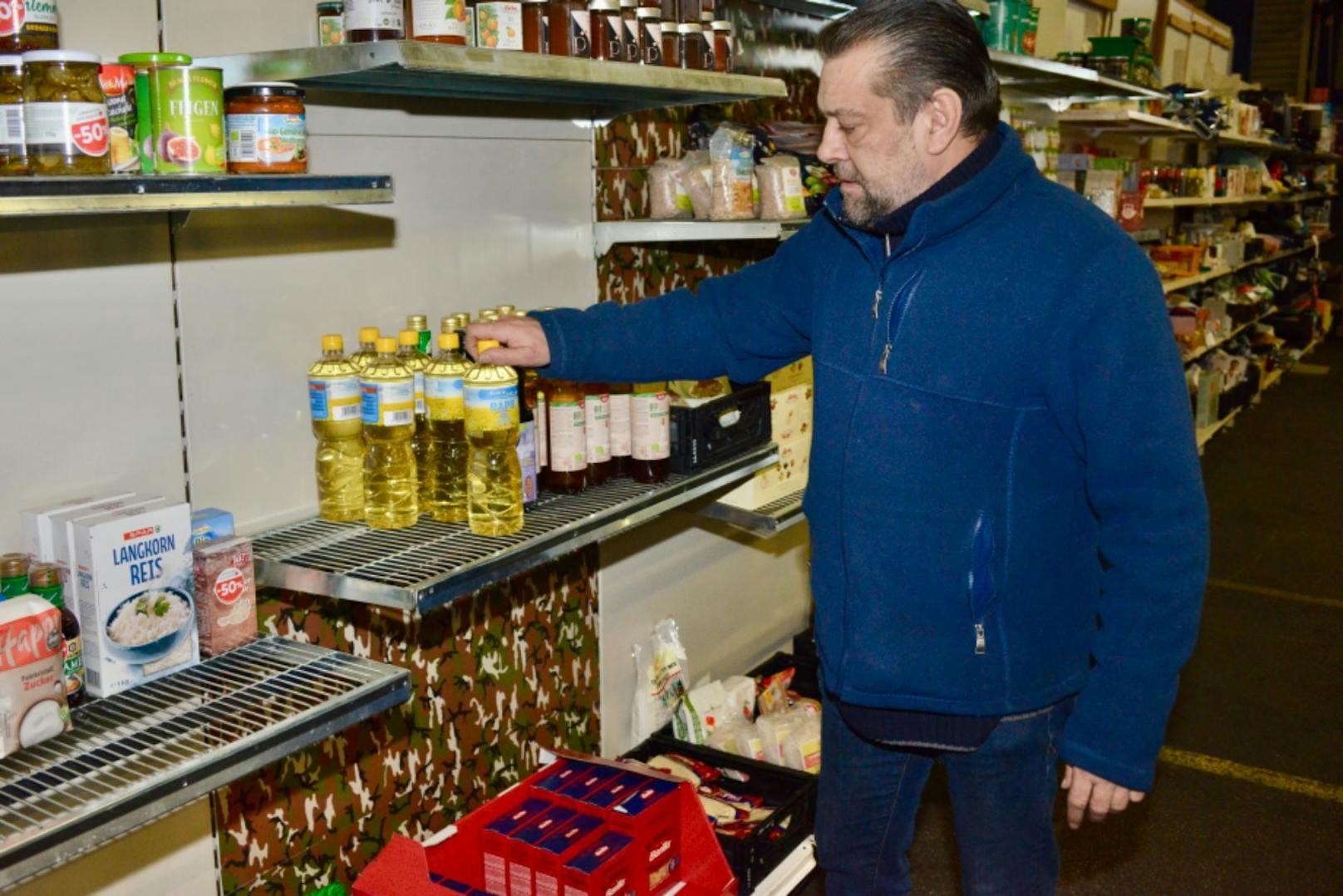 Franz Lechner betreibt mit Ehrenamtlichen den größten Sozialmarkt in Niederösterreich.