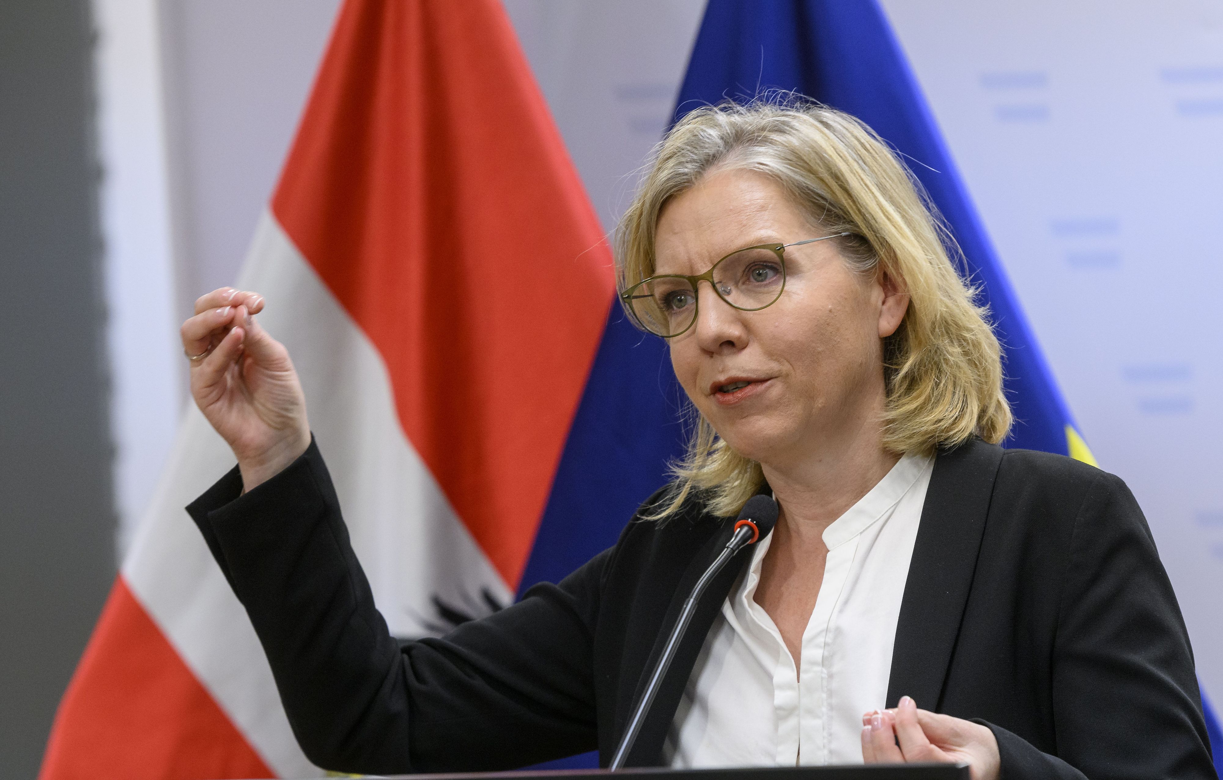 Leonore Gewessler donnert gegen die blau-schwarzen Sparpläne. 