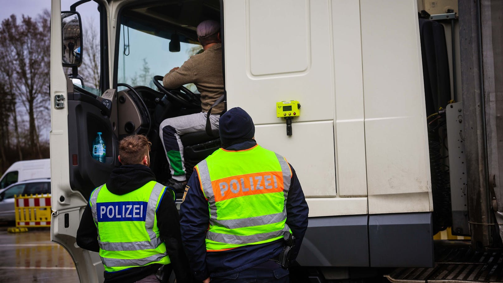 Lkw-Lenker wollte Polizei mit Fake-Urin austricksen