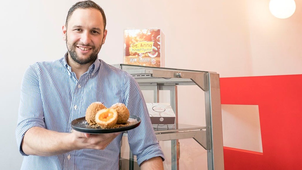 Daniel Hanjalic von der knödelmanufaktur in der neuen filiale am fleischmarkt, 20210617 foto: helmut graf/tageszeitung heute