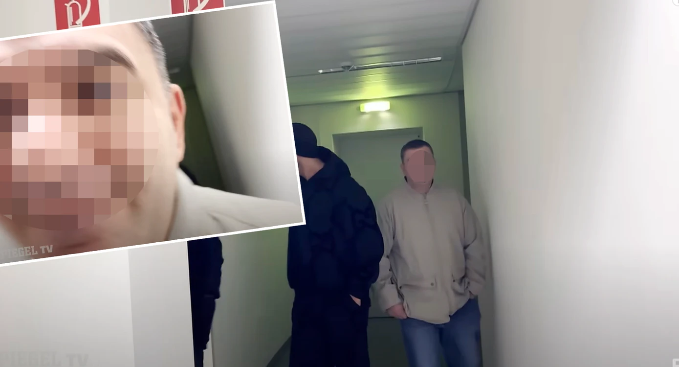 Das Clanmitglied schlägt einfach zu.