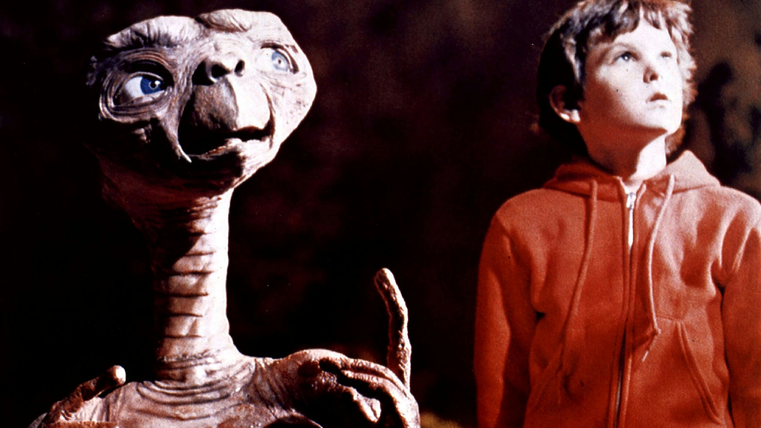 Download von www.picturedesk.com am 17.01.2025 (10:47).  E.T. - Der Außerirdische, (E.T. - THE EXTRA-TERRESTRIAL) USA 1982, Regie: Steven Spielberg, E.T. + HENRY THOMAS - 19820101_PD4422 - Rechteinfo: Rights Managed (RM) PictureDesk Ã¼bernimmt hinsichtlich der Verwendung durch den Kunden keinerlei Haftung und Garantie. Die Verantwortung liegt ausschlieÃlich beim Kunden. Redaktionelle Printverwendung ist Ã¼blicherweise mÃ¶glich. Keine TV und Videonutzung!
