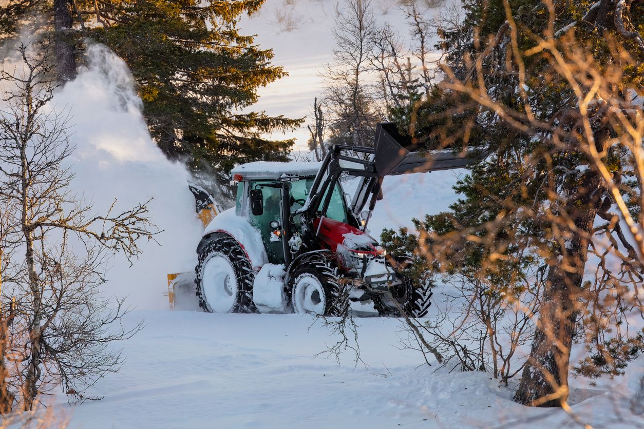 Der Anhänger des Traktors kippte plötzlich um. (Symbolbild)