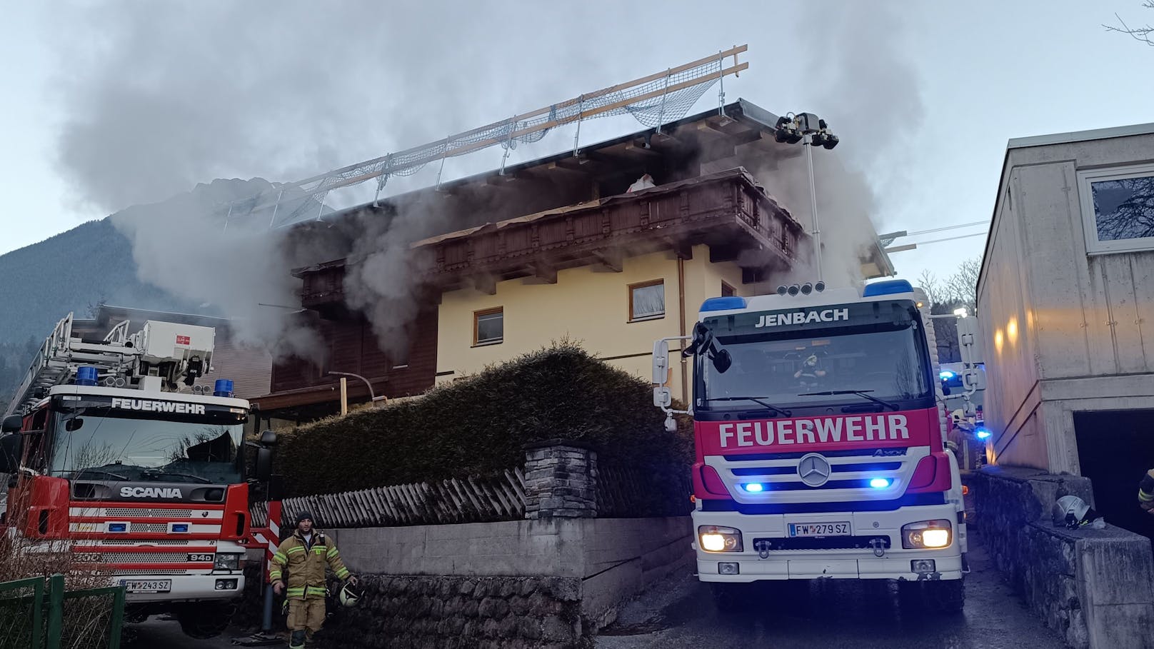 Das Feuer brach in den Morgenstunden aus.