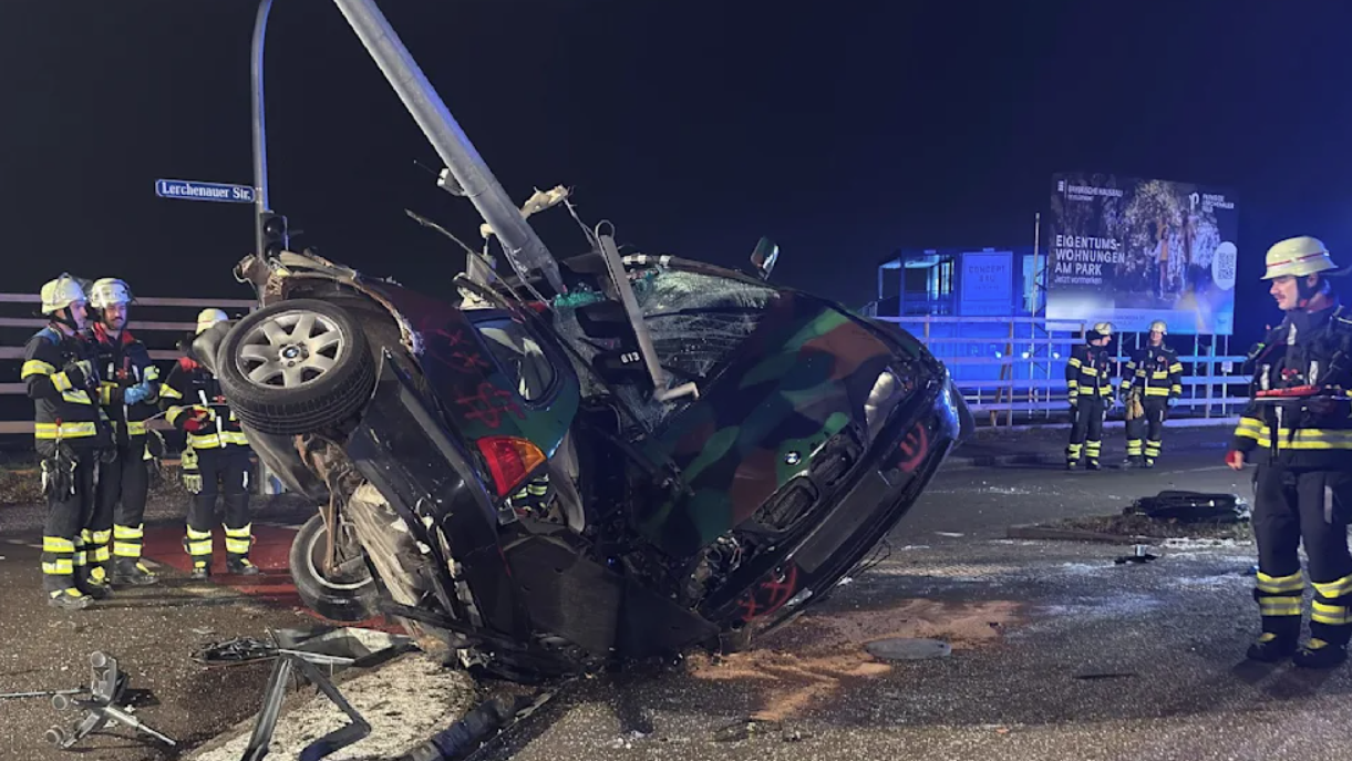 Der BMW wurde schwer beschädigt