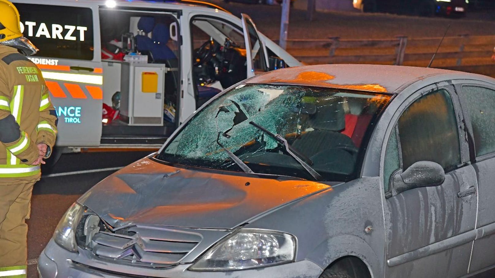 Schlimmer Crash: Frau auf Zebrastreifen angefahren