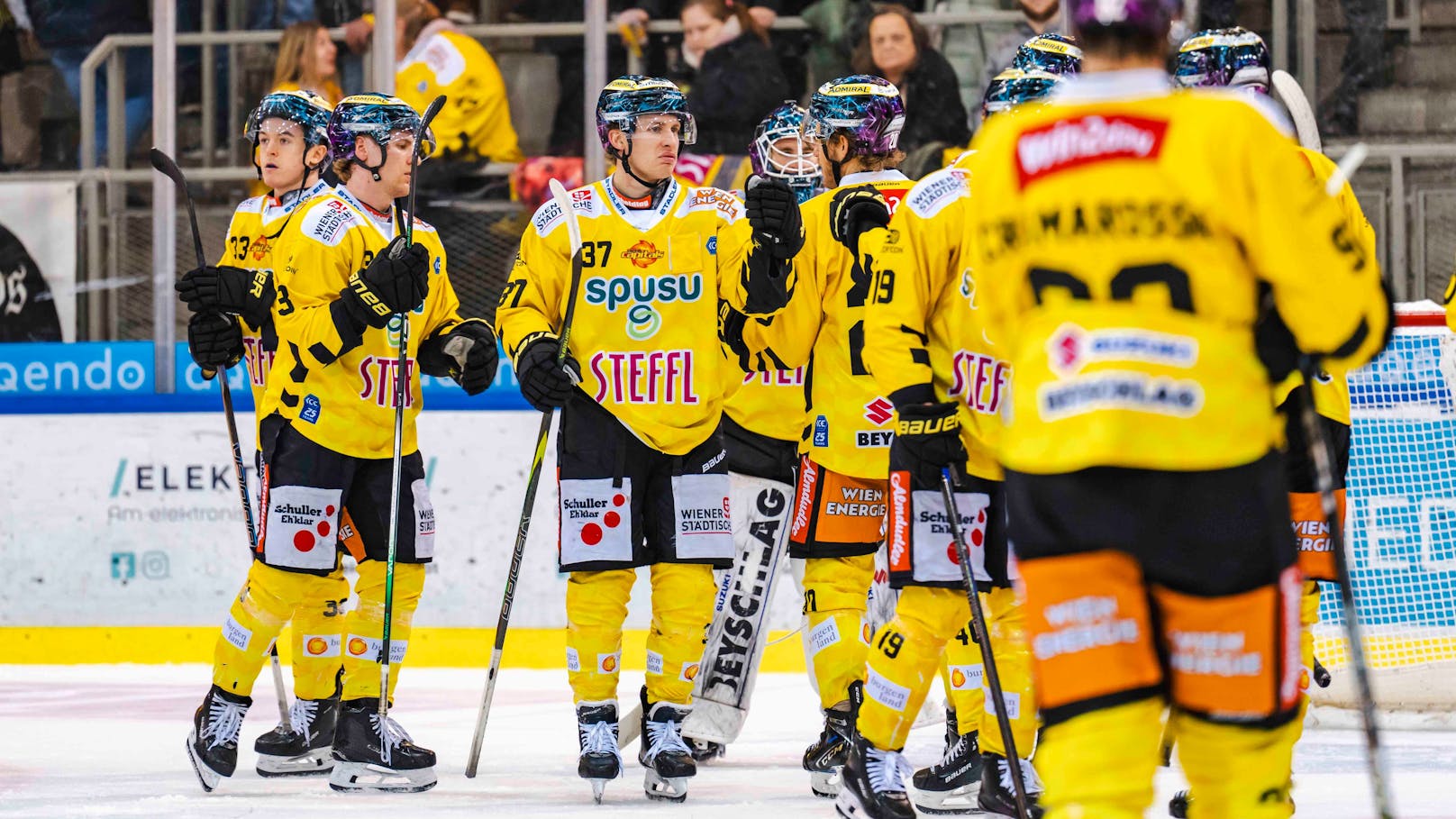 Zehn-Tore-Spektakel: spusu Caps schießen Haie ab