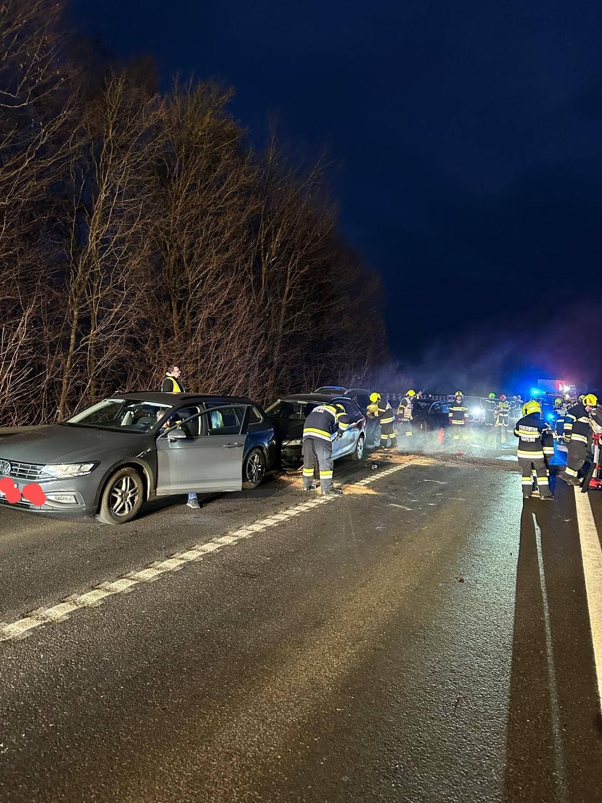 Bei dem Unfall wurden vier Fahrzeuge beschädigt.