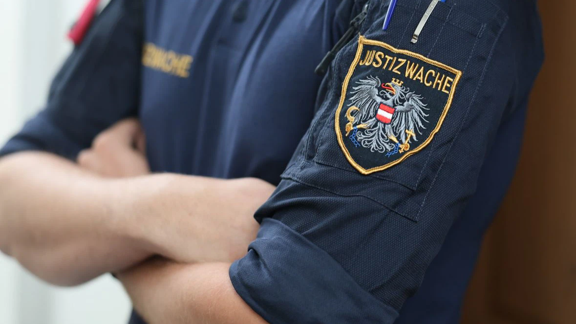 Heute.at - Beamter kifft und bekommt 4.500 Euro Strafe aufgebrummt