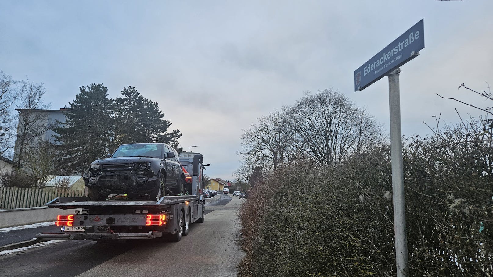 Teenie-Bande schrottet Luxus-Auto – nun warnt Polizei