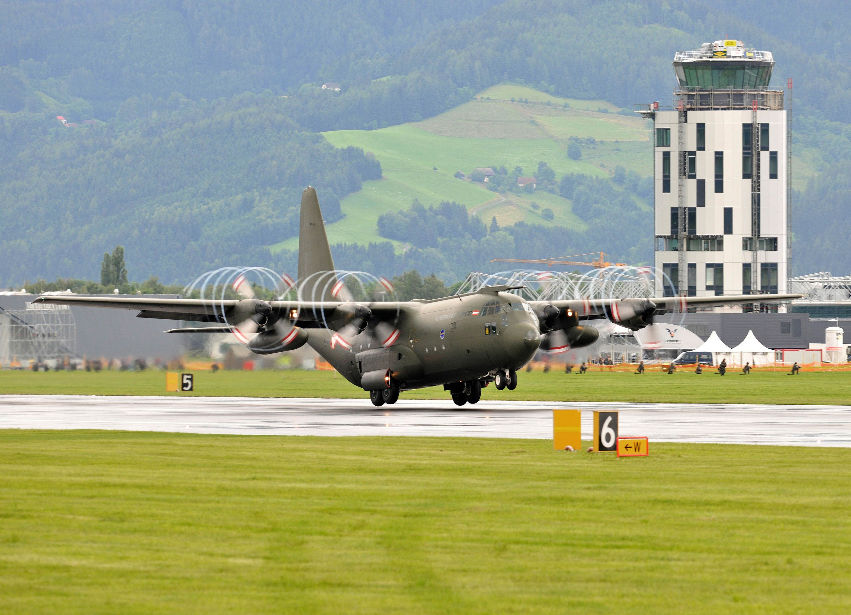 In Teilen Österreichs wird der Luftraum beschränkt. (Archivbild)