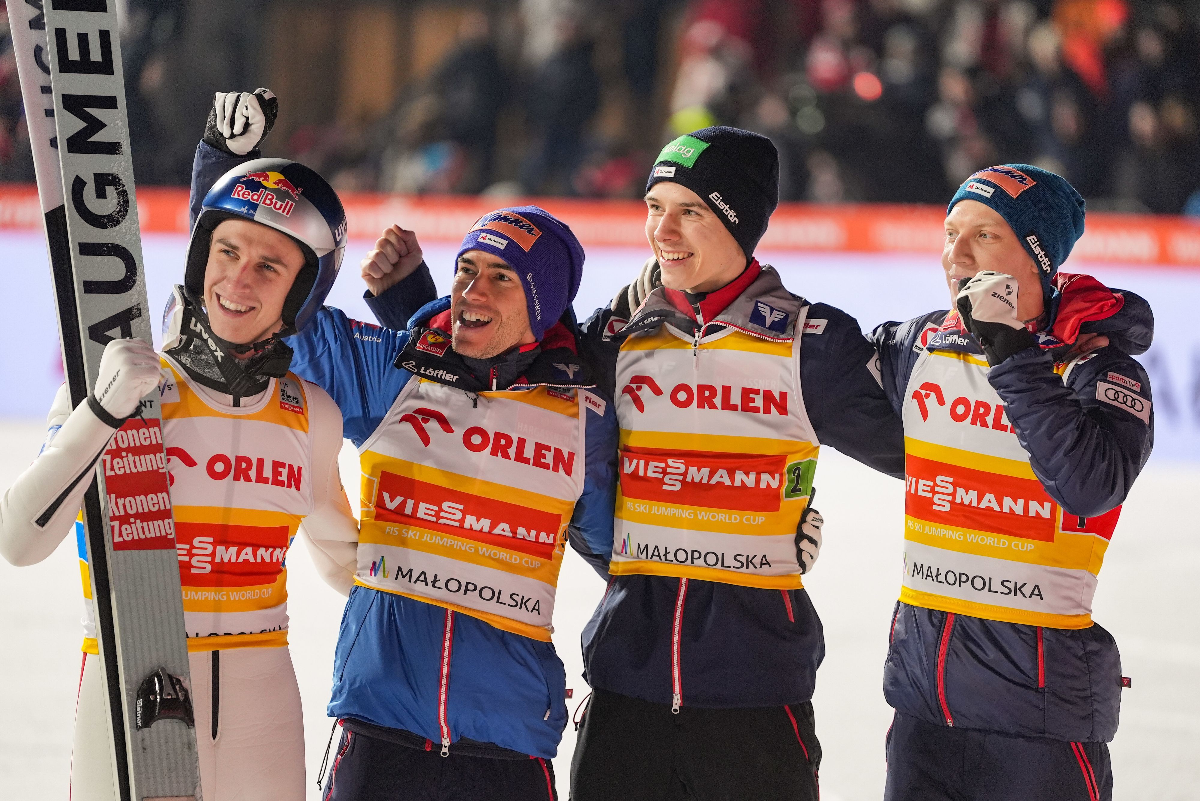 Rot-Weiß-Roter Jubel in Zakopane: Daniel Tschofenig, Stefan Kraft, Maximilian Ortner, Jan Hörl.